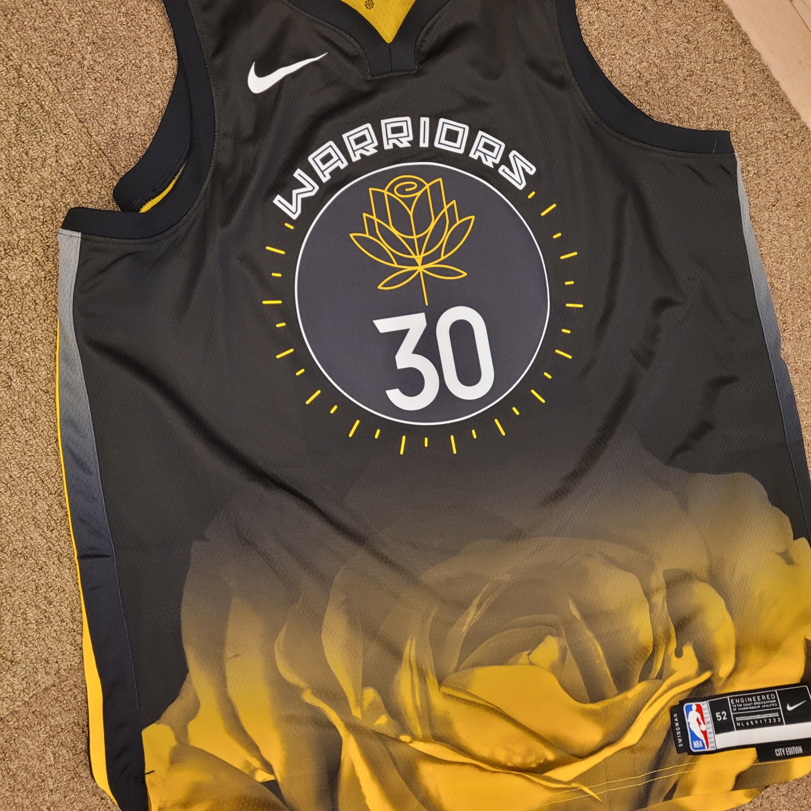 Nike Stephen Curry Golden State Warriors City Edition 2022/23 NBA Swingman Jersey Black 착용 스타일