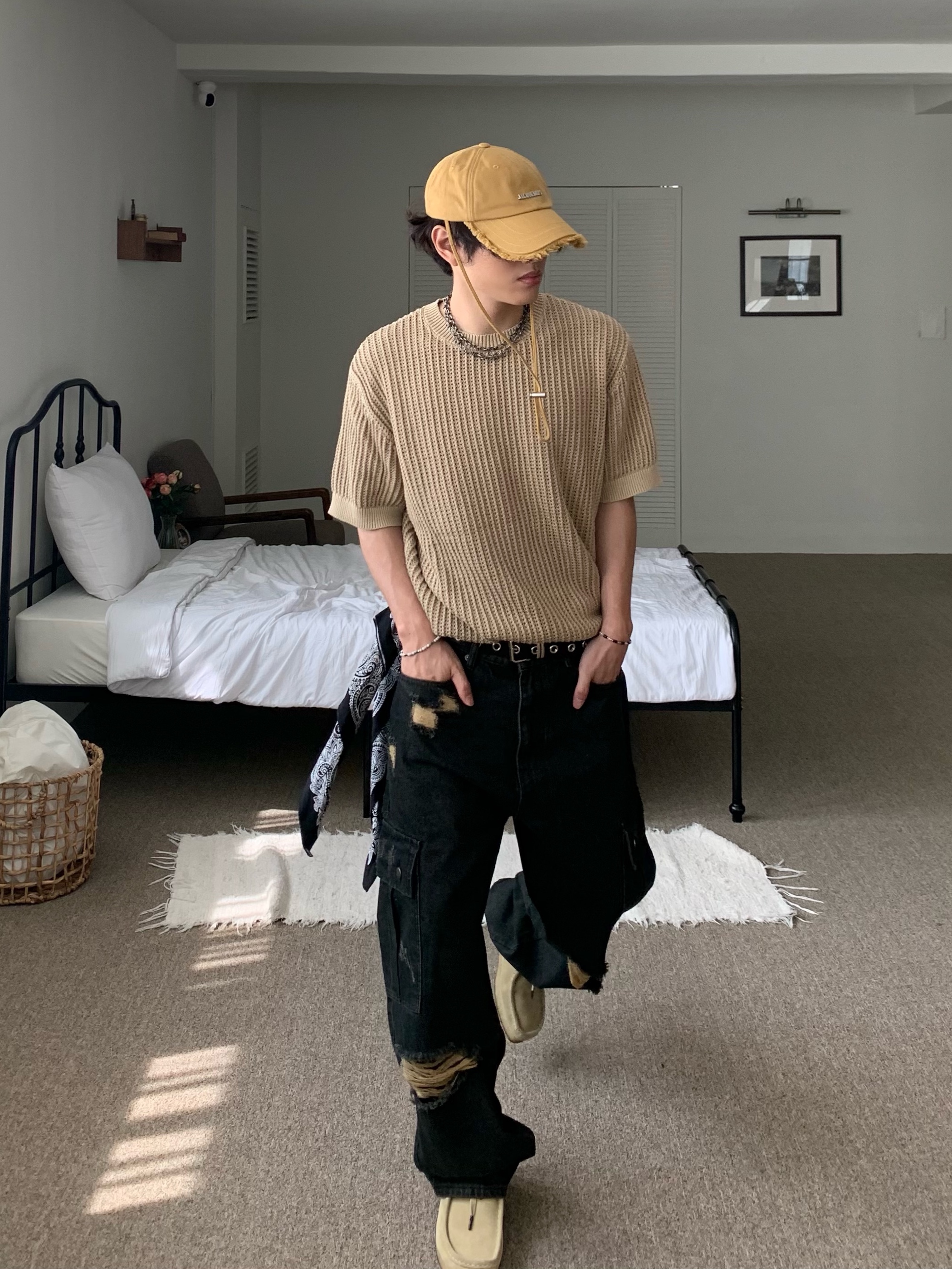 Clarks Wallabee Maple Suede, Jacquemus La Casquette Artichaut Fringe Baseball Cap Beige 착용 스타일 - 3