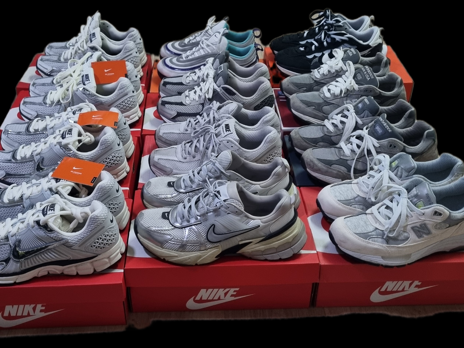 Nike x Sacai VaporWaffle Black White, New Balance 992 Made in USA Grey - D Standard 착용 스타일