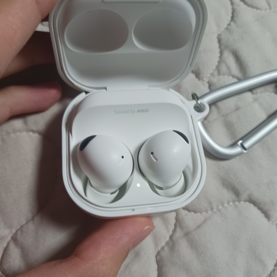 Samsung Galaxy Buds2 Pro White (Korean Ver.) 착용 스타일