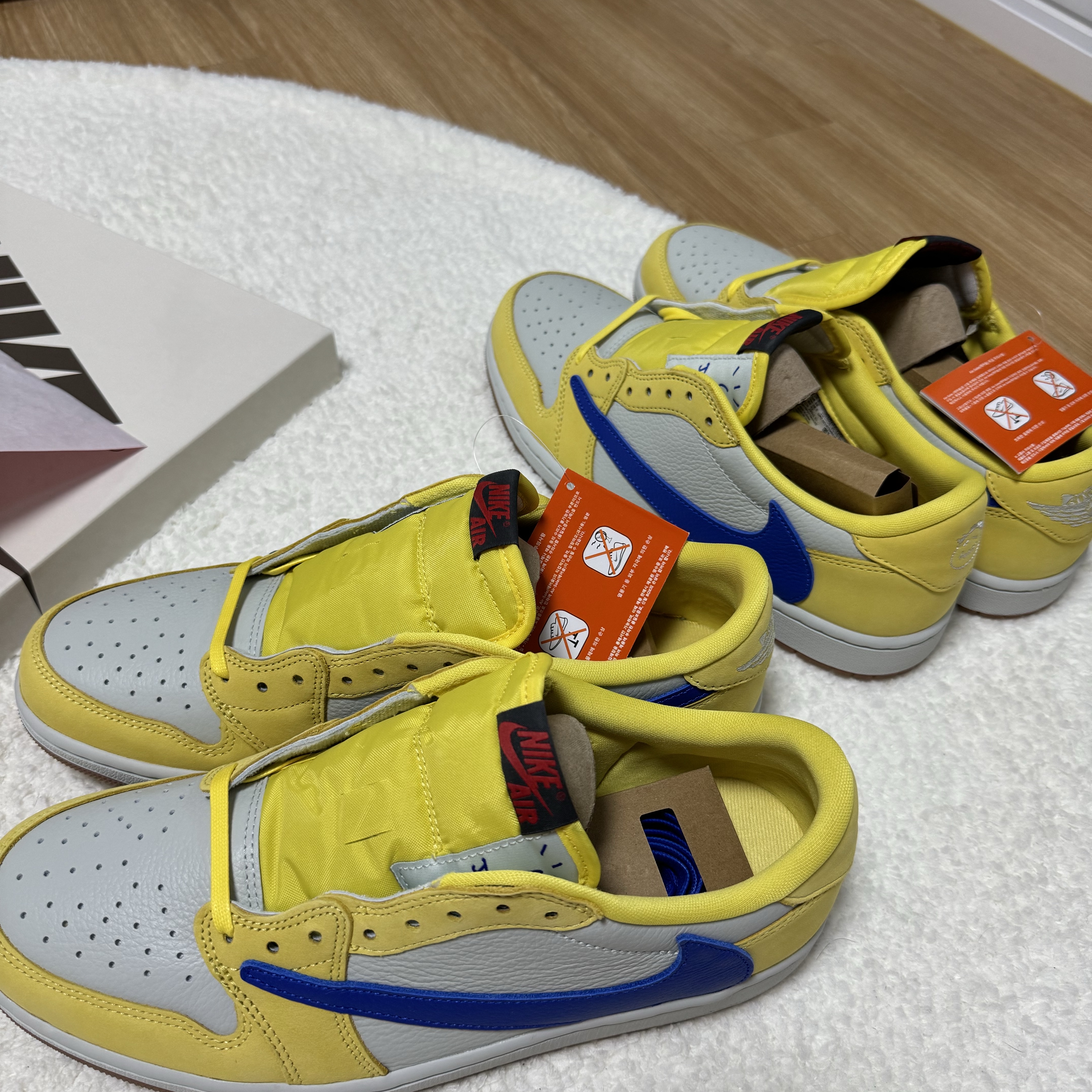 (W) Jordan 1 x Travis Scott Retro Low OG SP Canary 착용 스타일