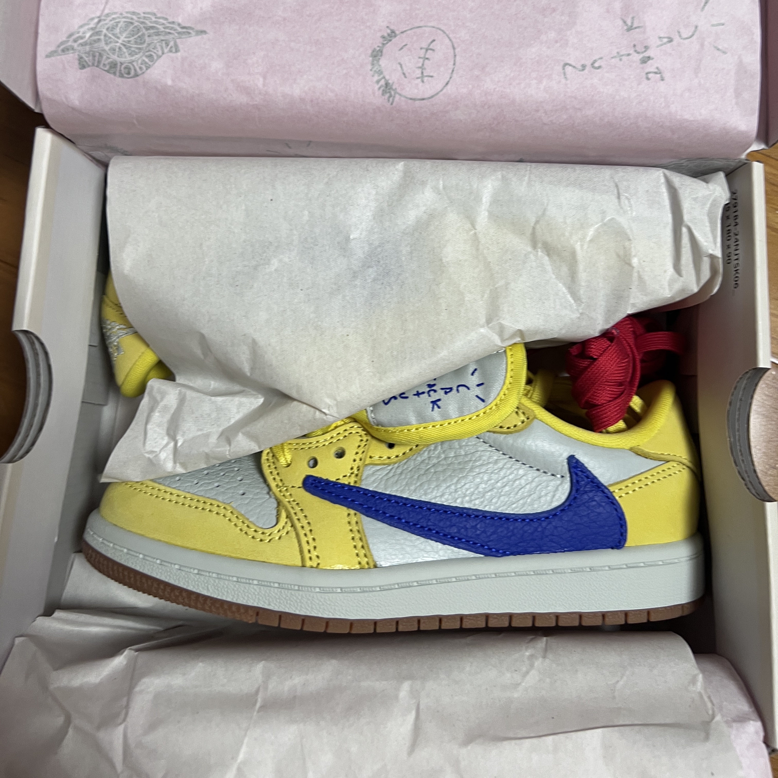 (PS) Jordan 1 x Travis Scott Retro Low OG SP Canary, Polyteru Human Index Human Raglan 1/2 Mock T-Shirt Brown/Black 착용 스타일 - 1