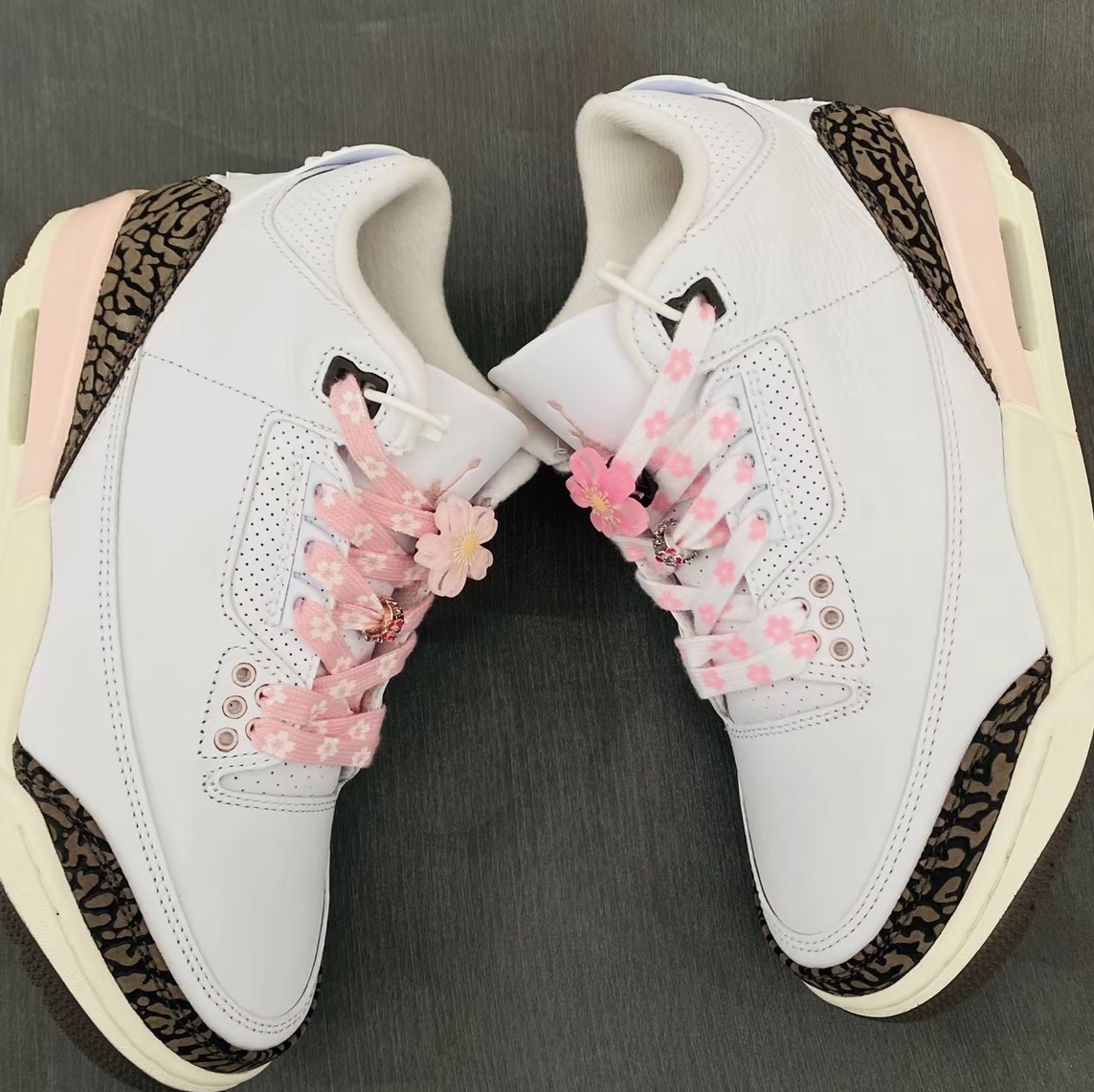 (W) Jordan 3 Retro Dark Mocha 착용 스타일 - 2