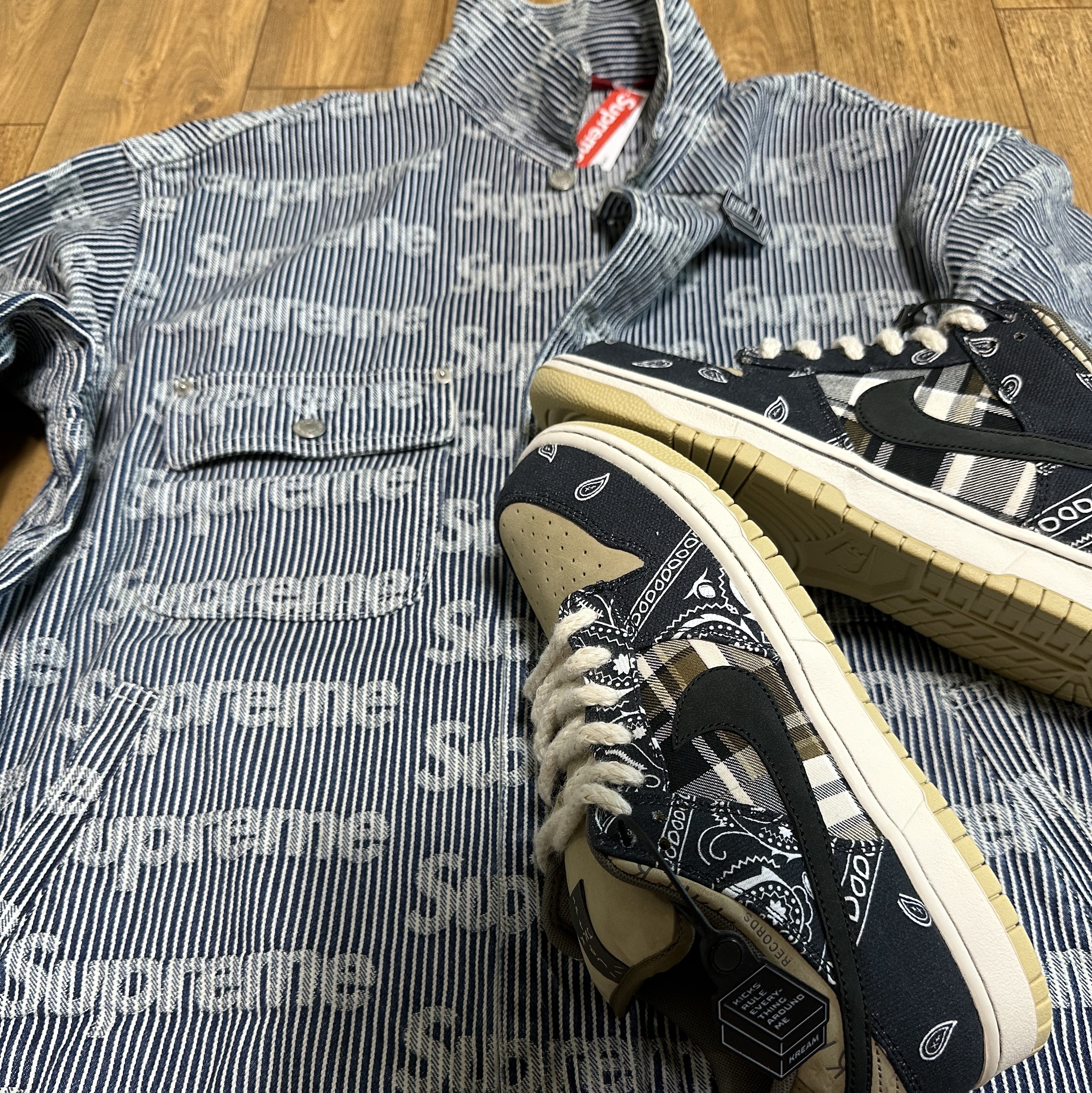 Supreme Denim Chore Trucker Jacket Stripe - 24SS, Nike x Travis Scott SB Dunk Low 착용 스타일