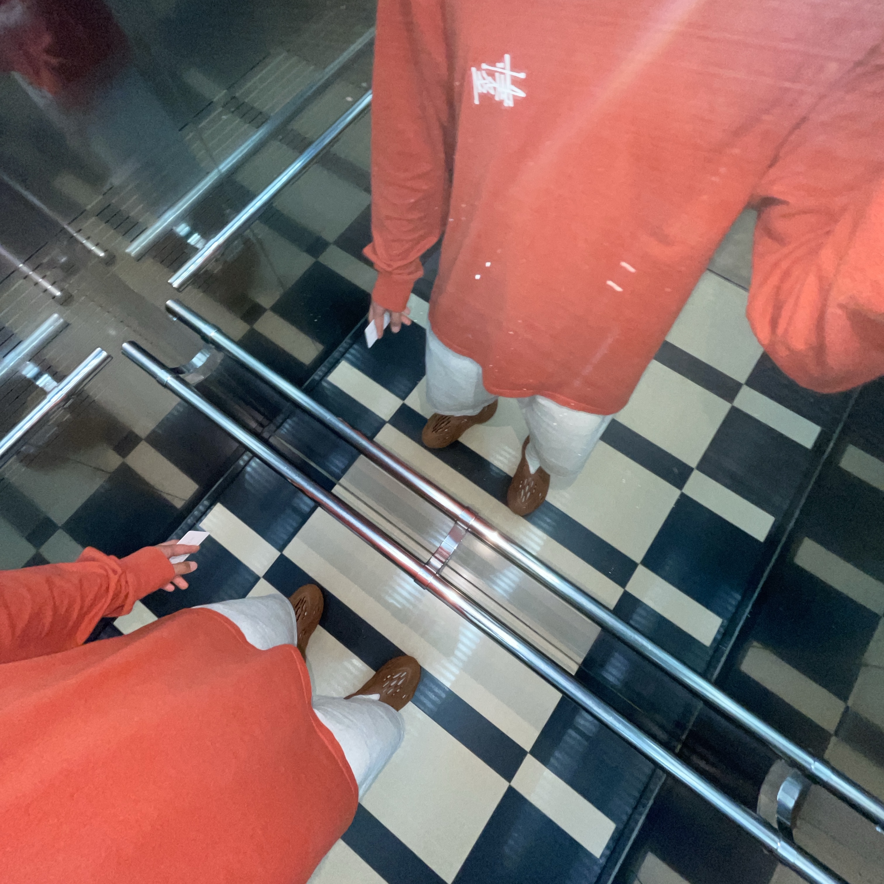 Adidas Yeezy Foam RNNR Clay Red 착용 스타일