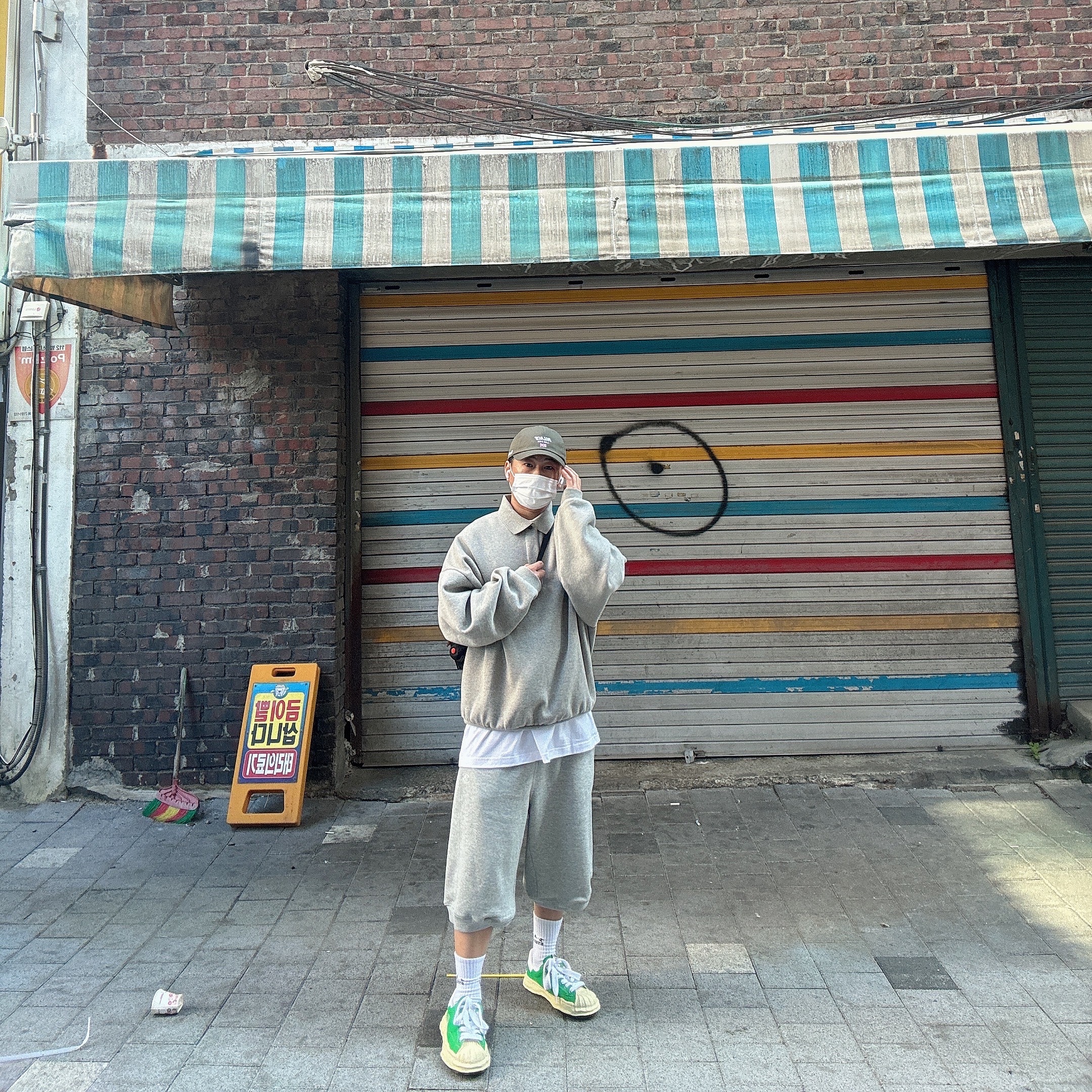 Essentials Long Sleeve Polo Light Heather Grey - 24SS, Sansan Gear Sweat Shorts Melange Grey - 24SS 착용 스타일