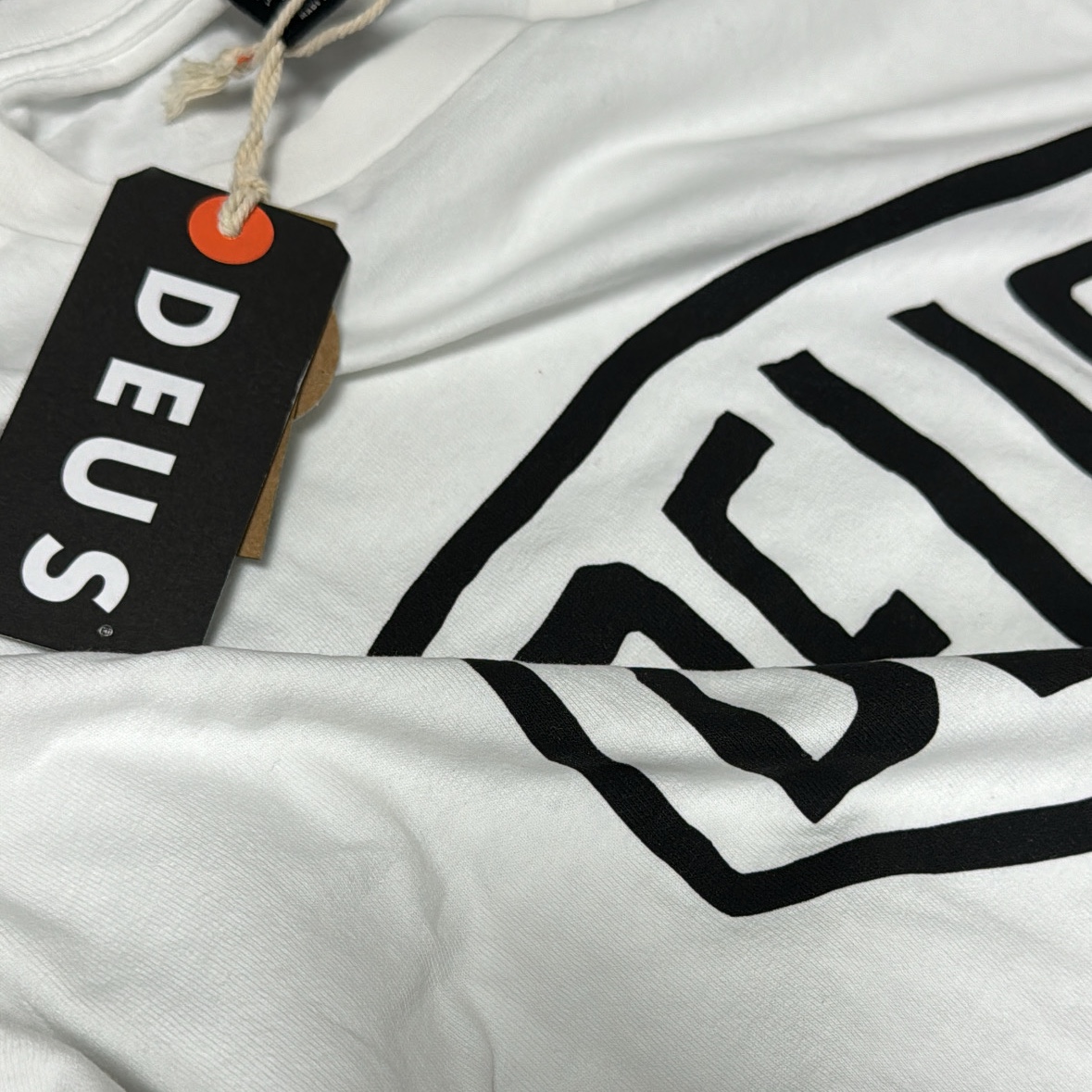 Deus Ex Machina Shield T-Shirt White 착용 스타일