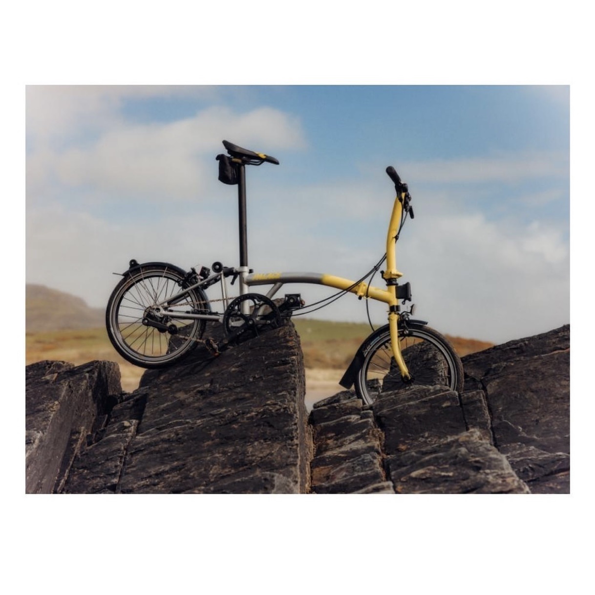 Brompton x Palace C Line Urban 2 Speed Glowstick Yellow 착용 스타일 - 2
