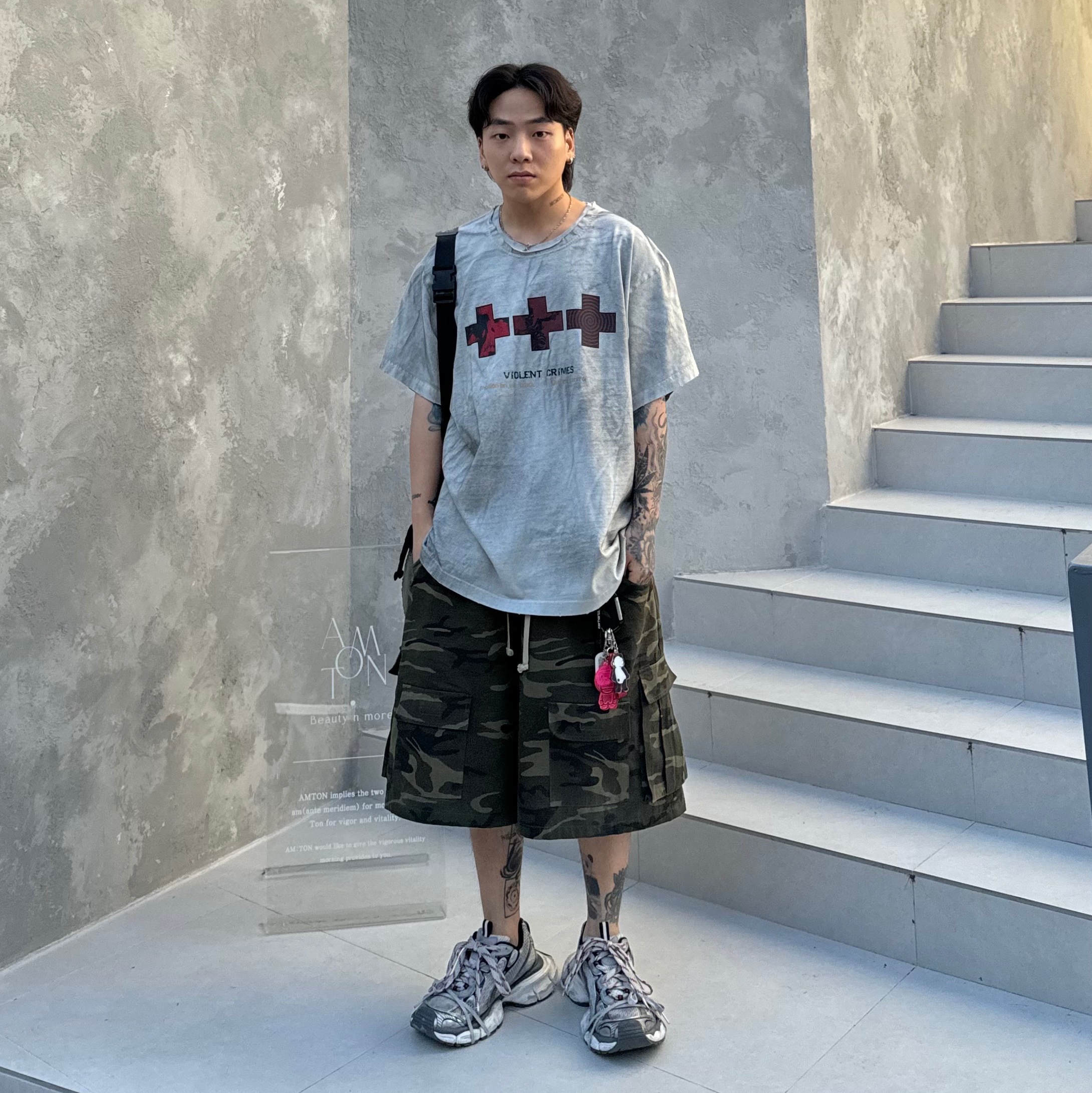 Balenciaga 3XL Sneakers Grey White Red 착용 스타일 - 1