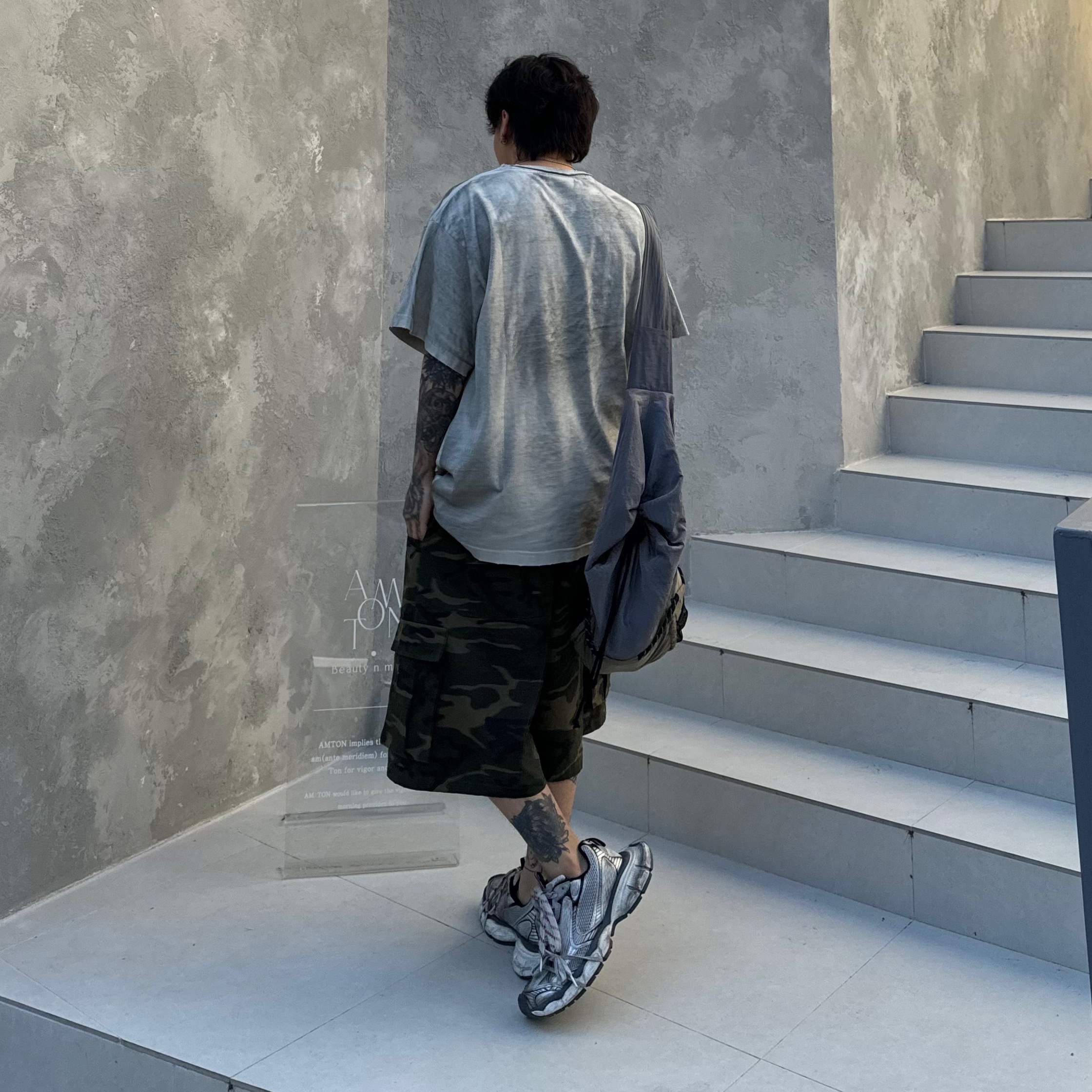 Balenciaga 3XL Sneakers Grey White Red 착용 스타일 - 4