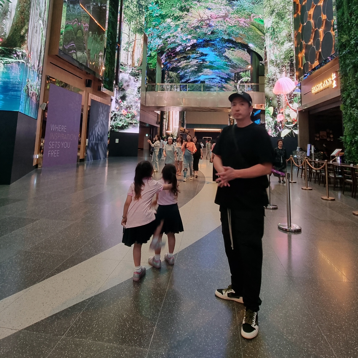 Wooyoungmi Flower Print Back Logo T-Shirt Black - 23FW, (W) Jordan 1 x Travis Scott Retro Low OG SP Medium Olive 착용 스타일 - 3