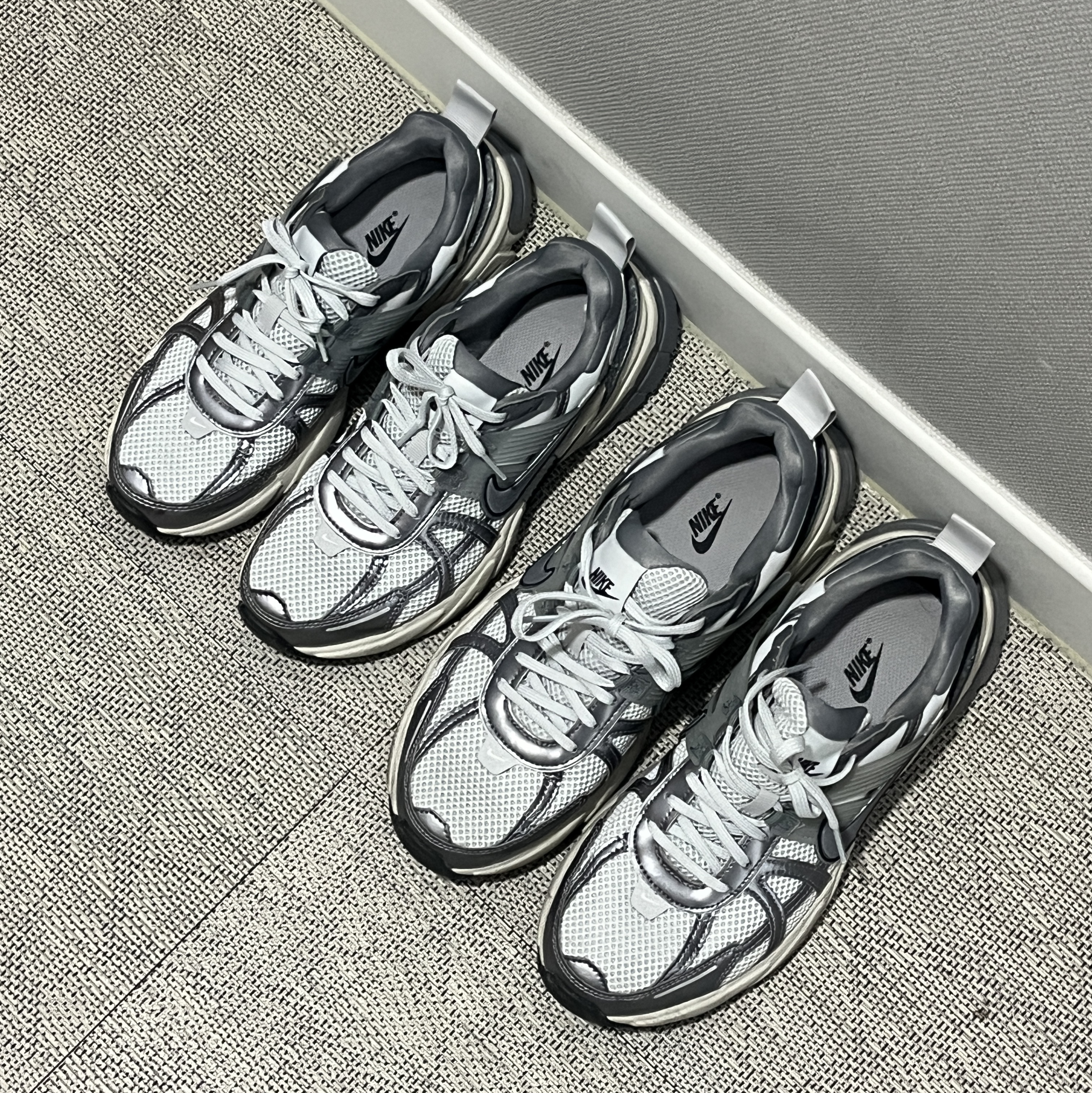 Nike V2K Run Pure Platinum Wolf Grey 착용 스타일