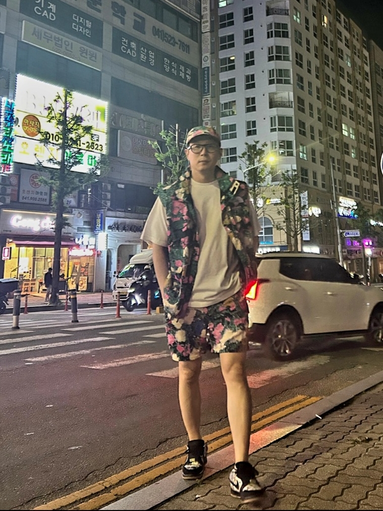 Supreme x The North Face Trekking Zip-Off Belted Pants Flowers - 22SS, Supreme x The North Face Trekking Convertible Jacket Flowers - 22SS 착용 스타일 - 1