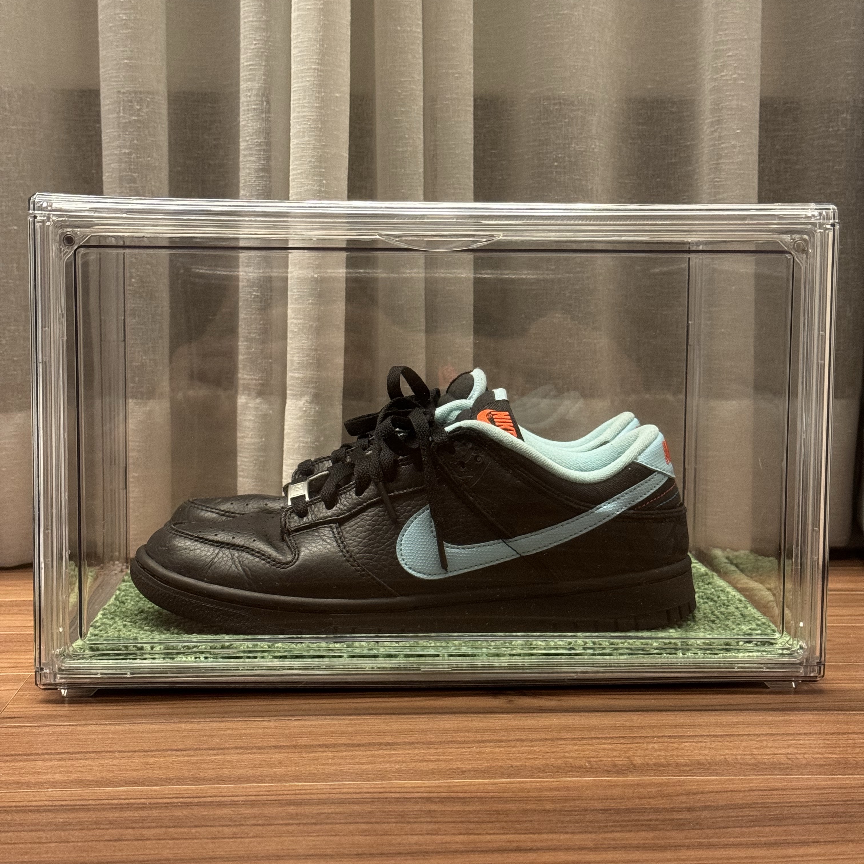 Nike x Tiffany & Co. Air Force 1 Low SP 1837, Nike Dunk Low Retro SE Barber Shop Black 착용 스타일 - 1