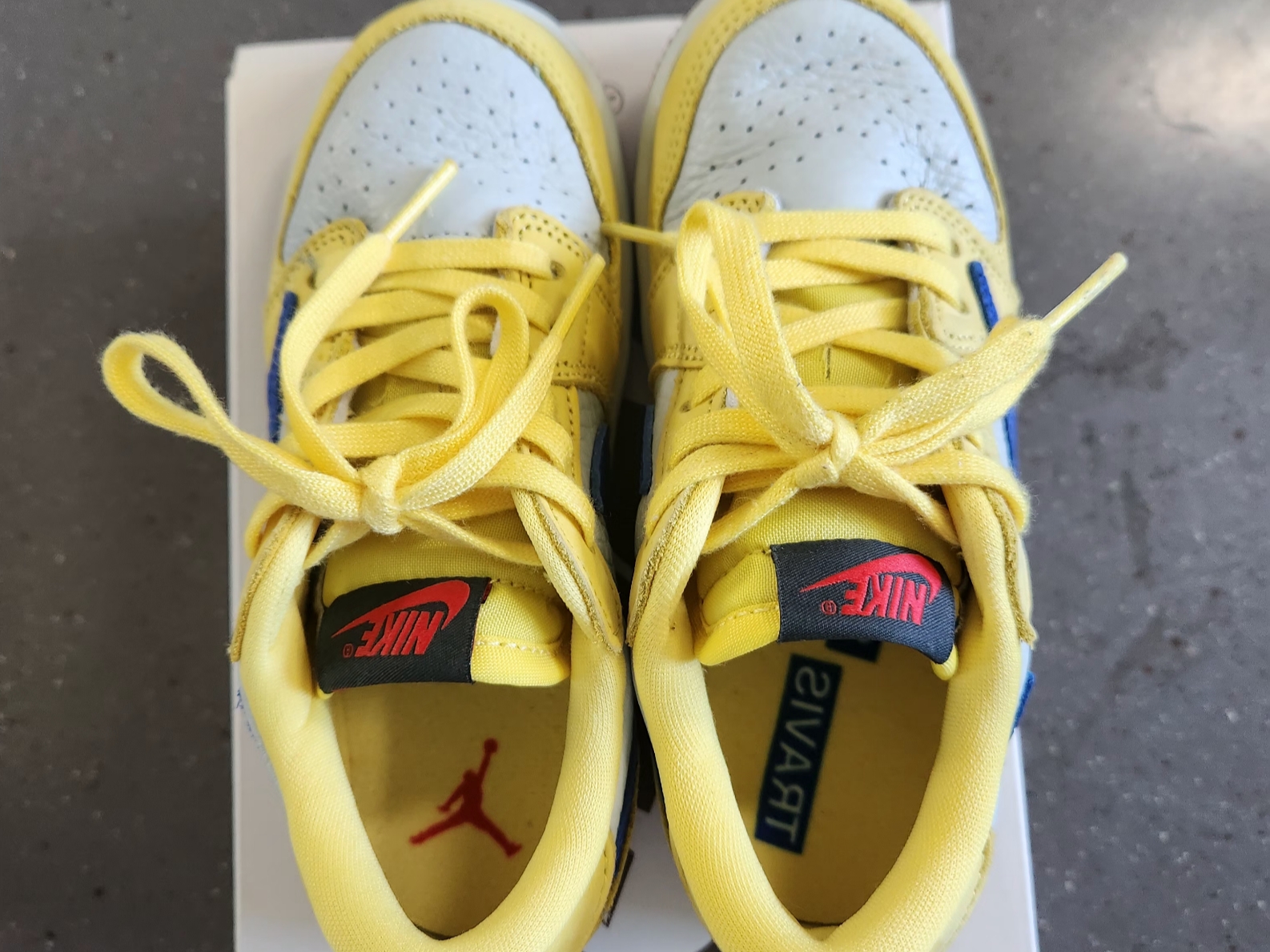 (TD) Jordan 1 x Travis Scott Retro Low OG SP Canary 착용 스타일 - 4