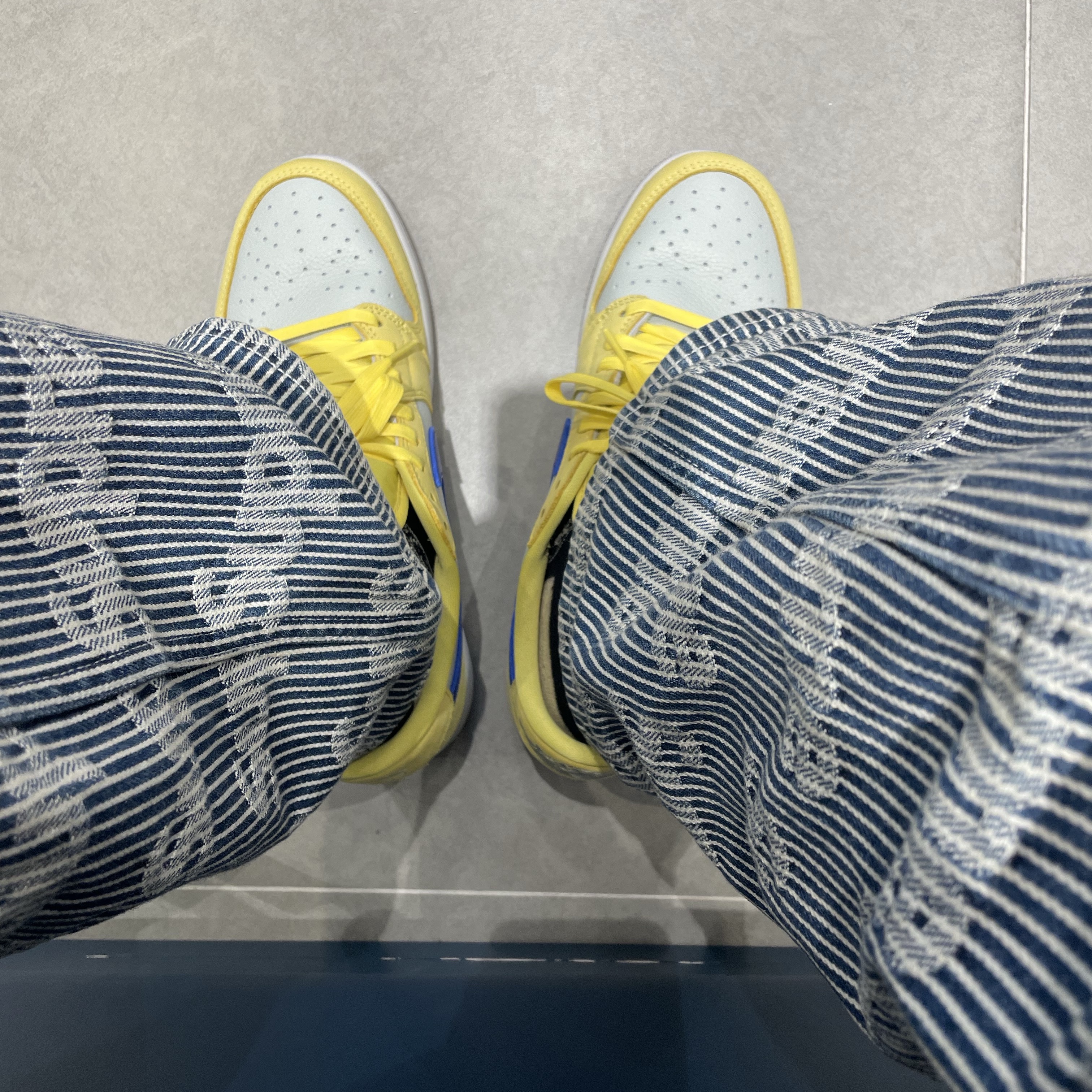 Supreme Denim Painter Pants Stripe - 24SS, Supreme x MM6 Maison Margiela Box Logo T-Shirt White - 24SS 착용 스타일 - 3
