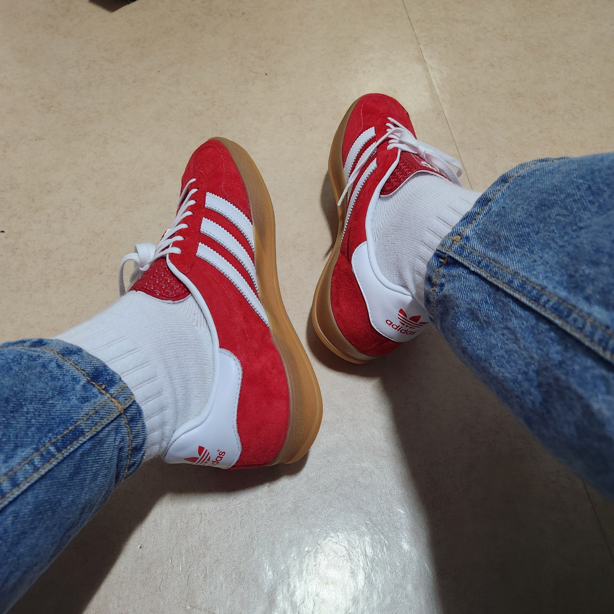 Adidas Gazelle Indoor Scarlet 착용 스타일 - 2