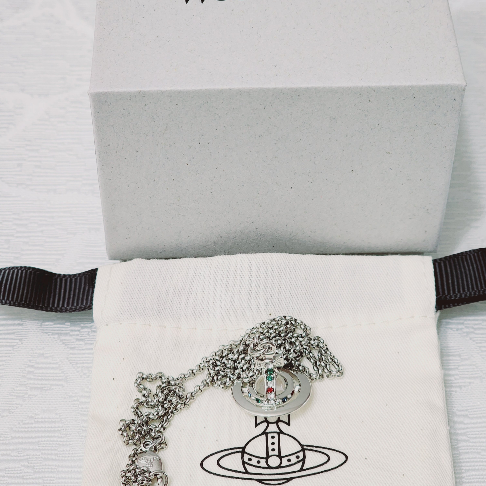 Vivienne Westwood New Petite Orb Pendant Silver 착용 스타일