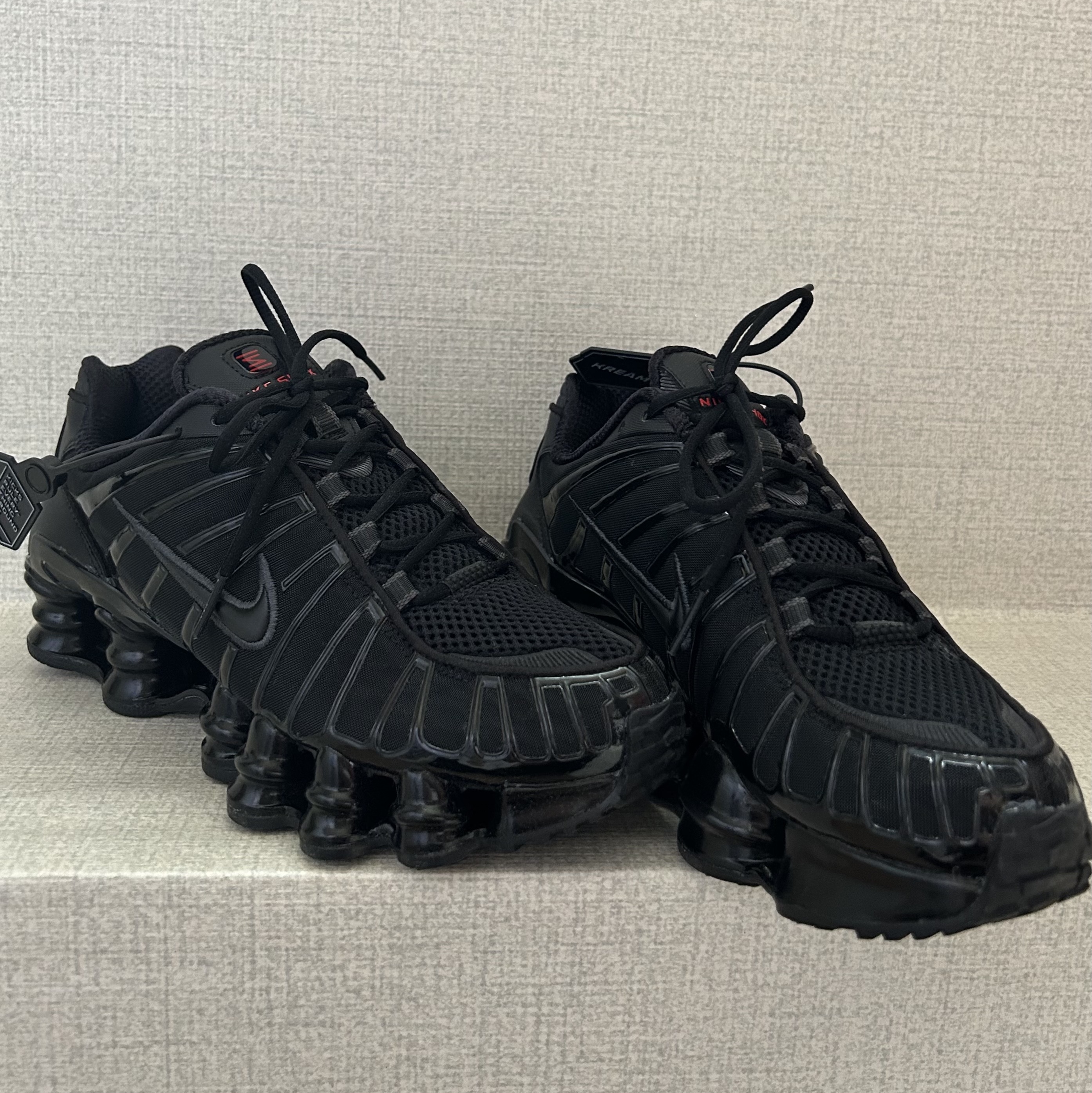 (W) Nike Shox TL Black and Max Orange 착용 스타일