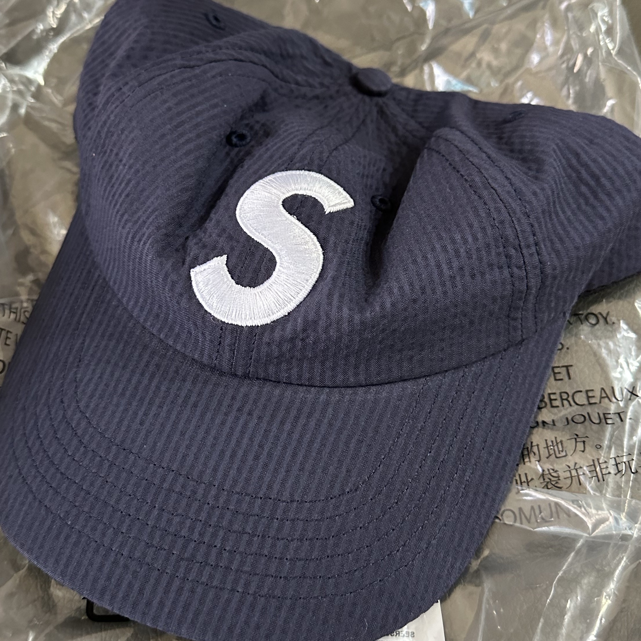 Supreme Seersucker S Logo 6-Panel Navy - 24SS 착용 스타일