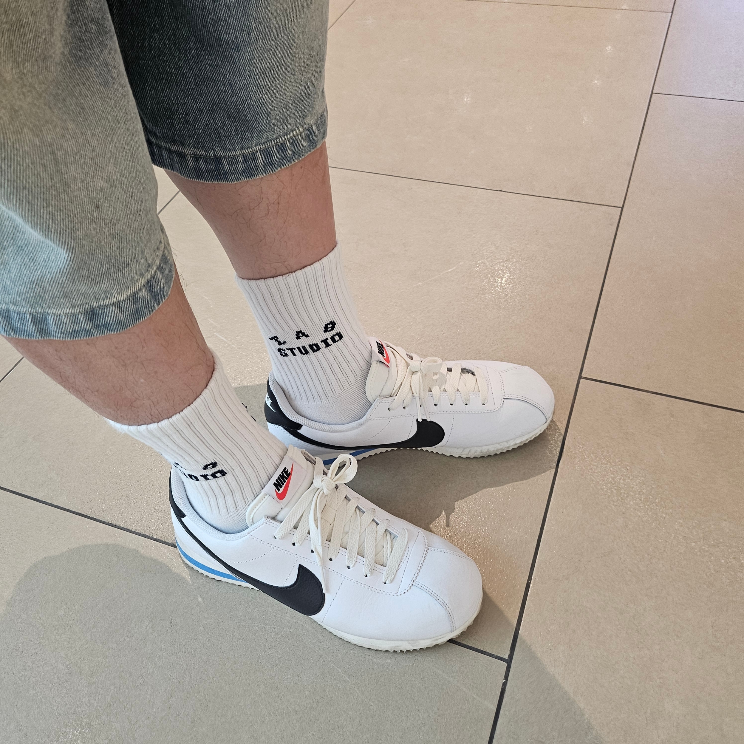 Jordan x Awake NY Air Ship PE SP Sail University Red, Nike Cortez White and Black 착용 스타일 - 4