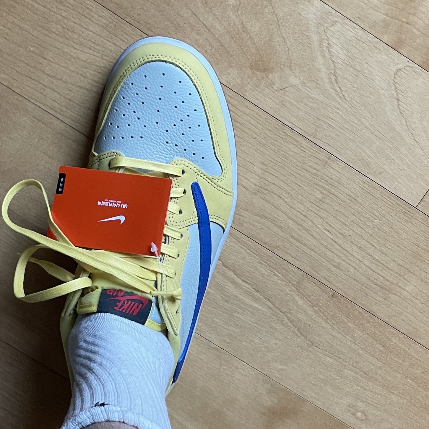 (W) Jordan 1 x Travis Scott Retro Low OG SP Canary 착용 스타일