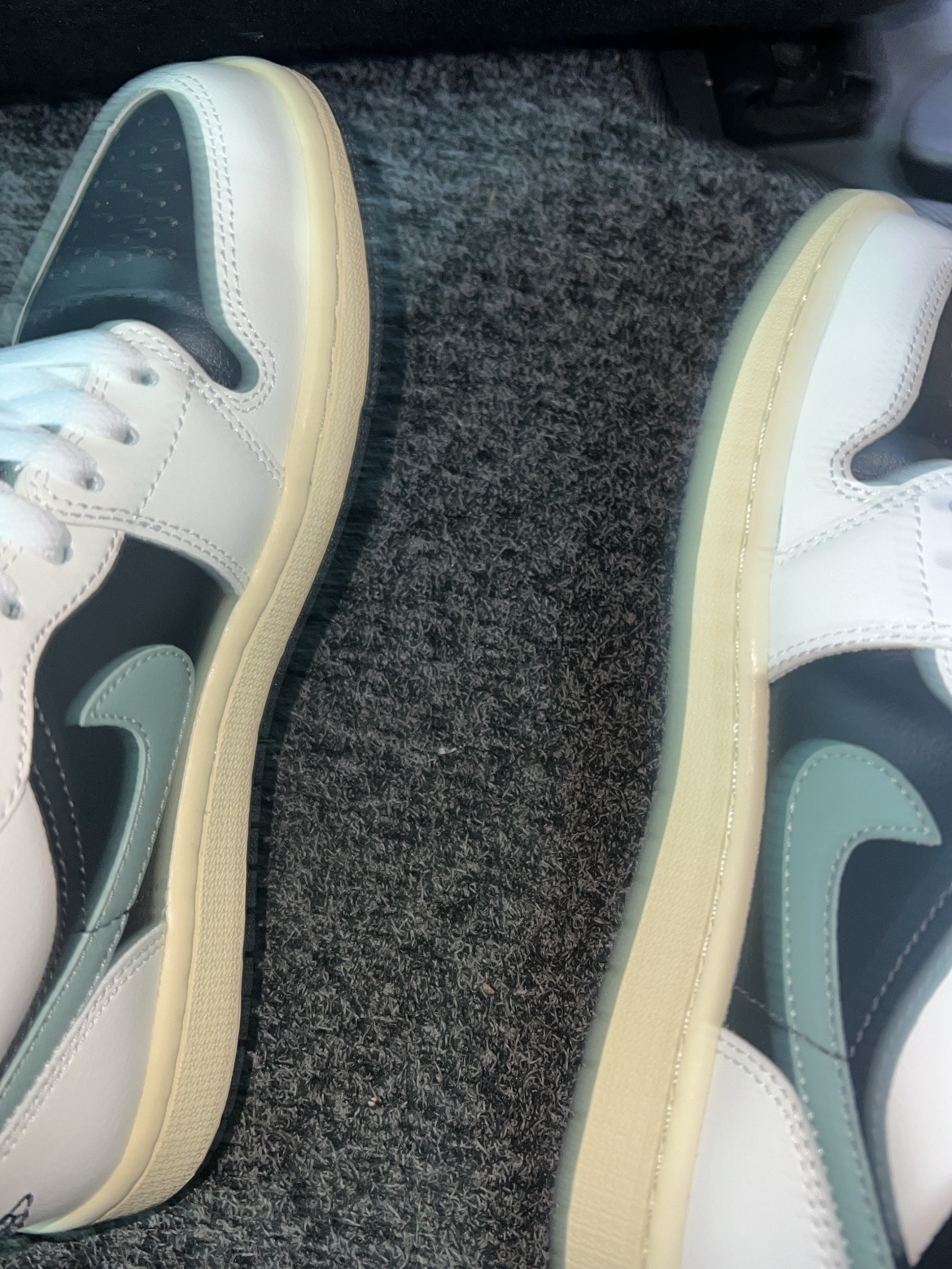 (W) Jordan 1 Low Anthracite Sail 착용 스타일