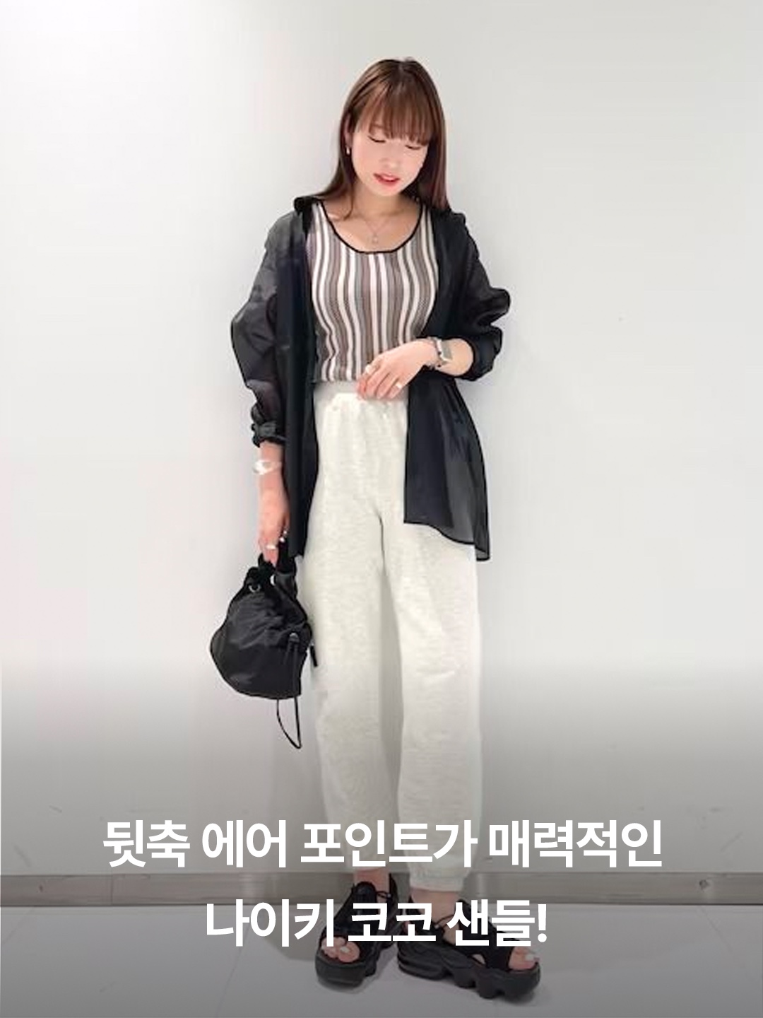 (W) Nike Air Max Koko Sandal Black, (W) Nike Air Max Koko Sandal Black White 착용 스타일 - 2
