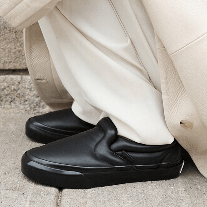 Vans x Proenza Schouler Slip-On Reissue 43 Puffy LX Black, Vans x Proenza Schouler Slip-On Reissue 43 Puffy LX White 착용 스타일 - 2