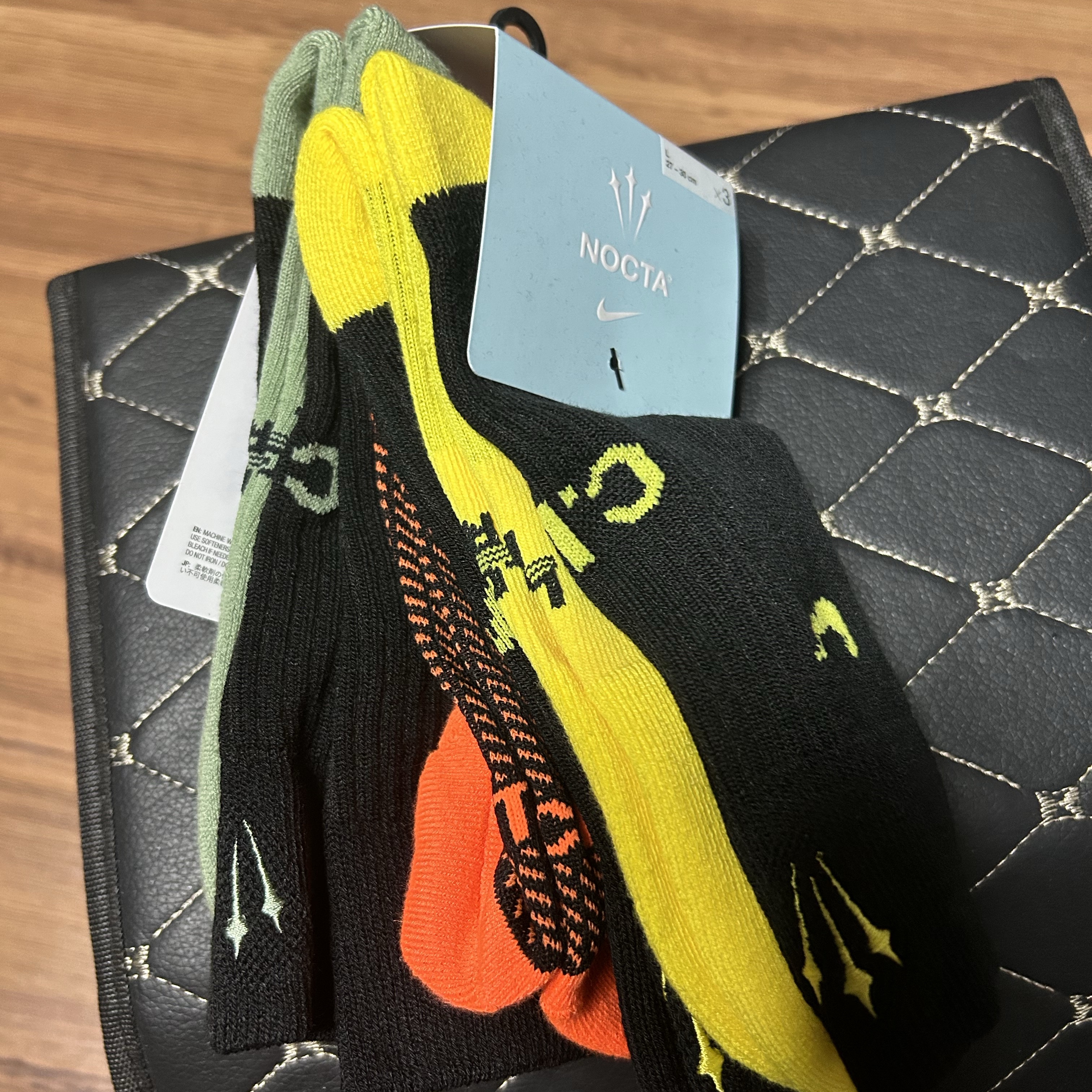 Nike x Drake Nocta Crew Socks Black Multi Color (3 Pack) 착용 스타일