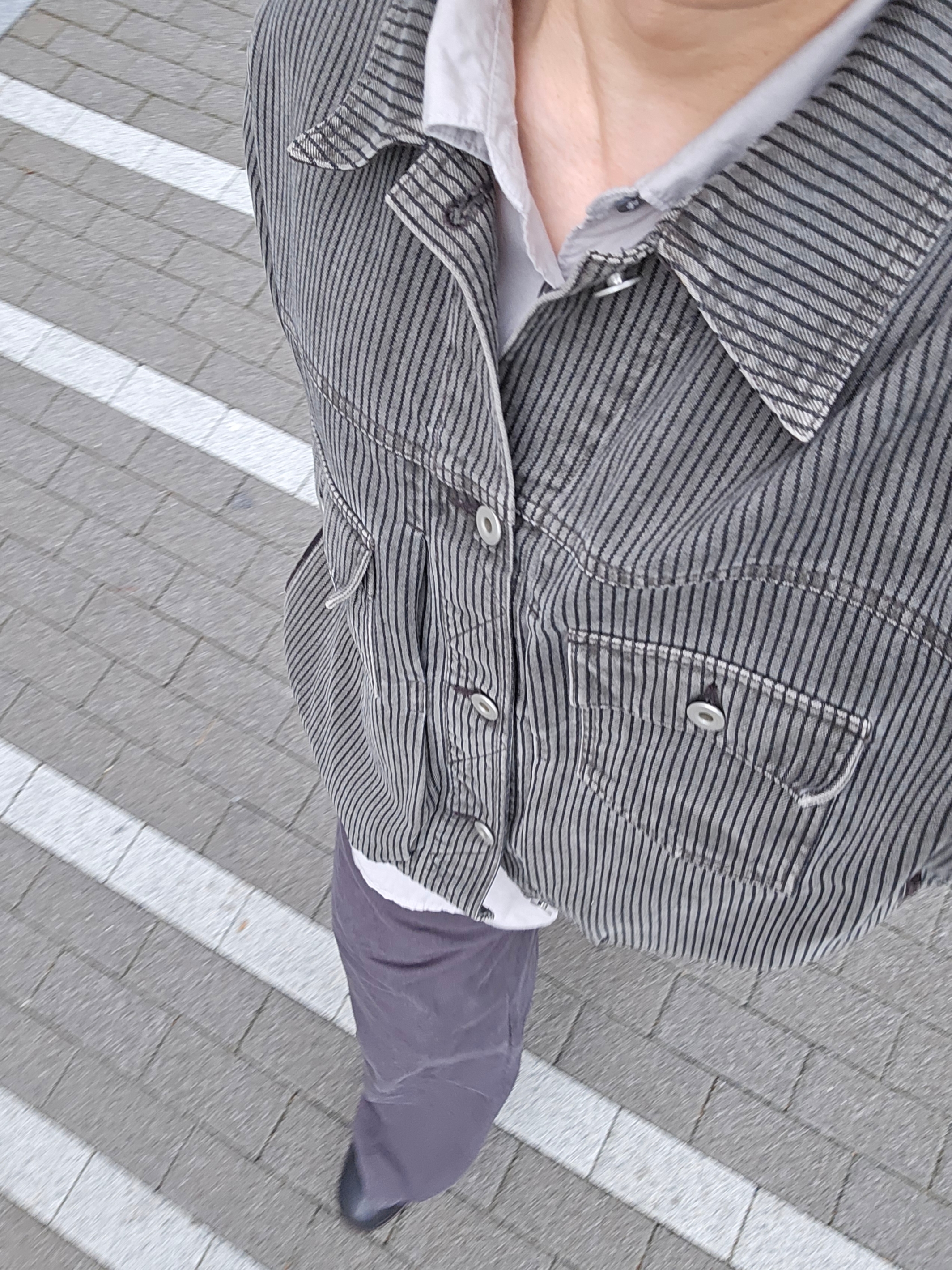 Polyteru Used Trucker Jacket Dyed Gray (Striped, Japanese Fabric), Polyteru 1 Tuck Gosima Pants Deep Charcoal 착용 스타일 - 1