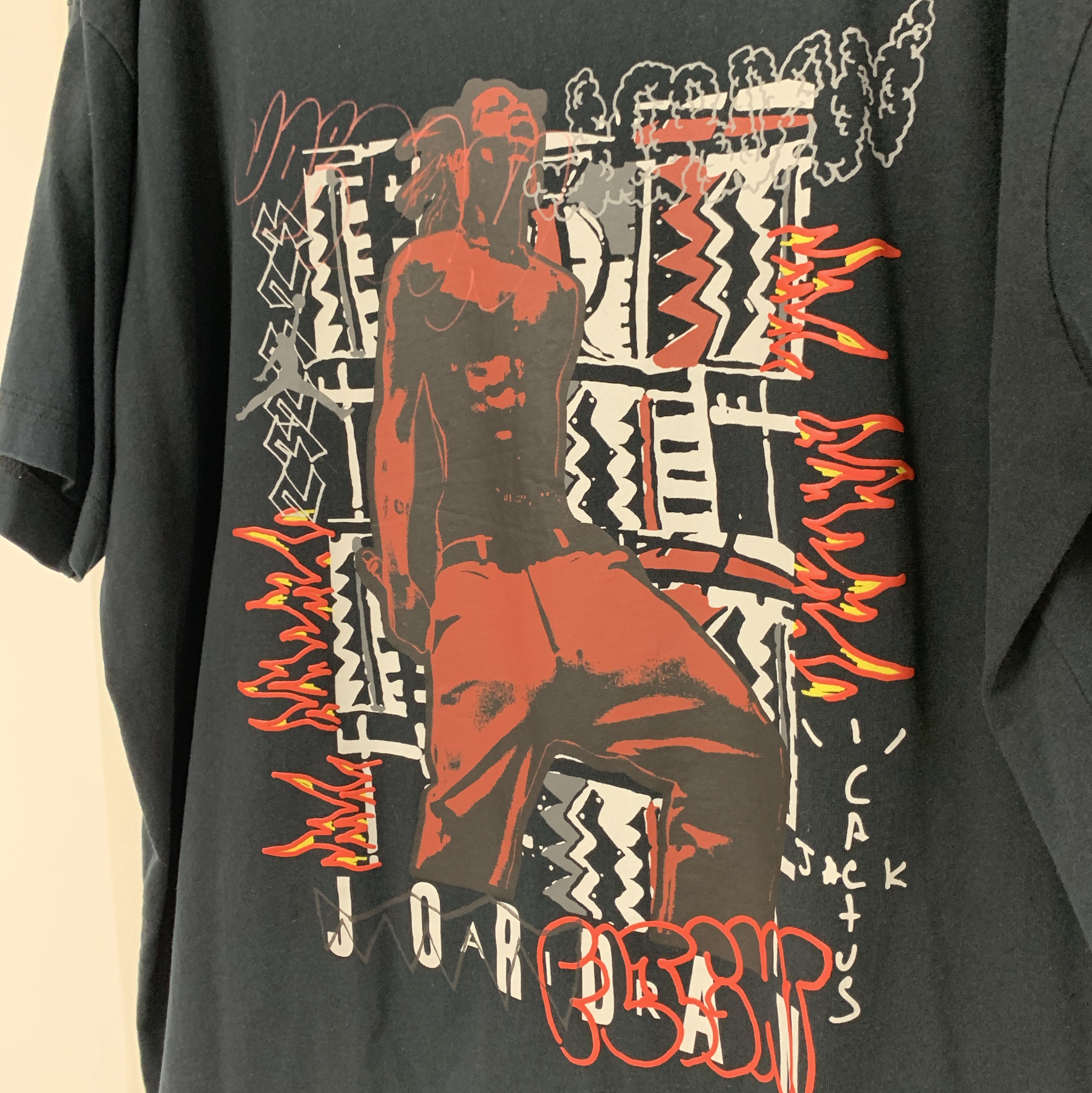 Jordan x Travis Scott MJ 2 T-Shirt 착용 스타일