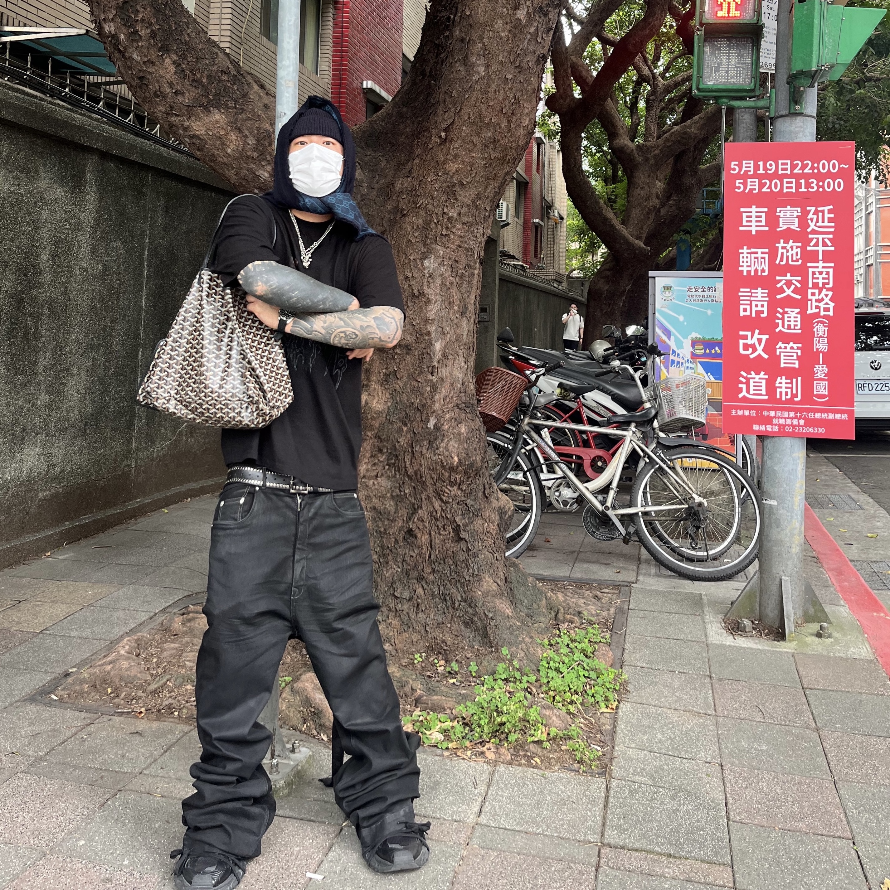 Balenciaga 3XL Sneakers Black, Undermycar Gashutein 6 Six People Graphic T-Shirt Bristol Black - 24SS 착용 스타일 - 1