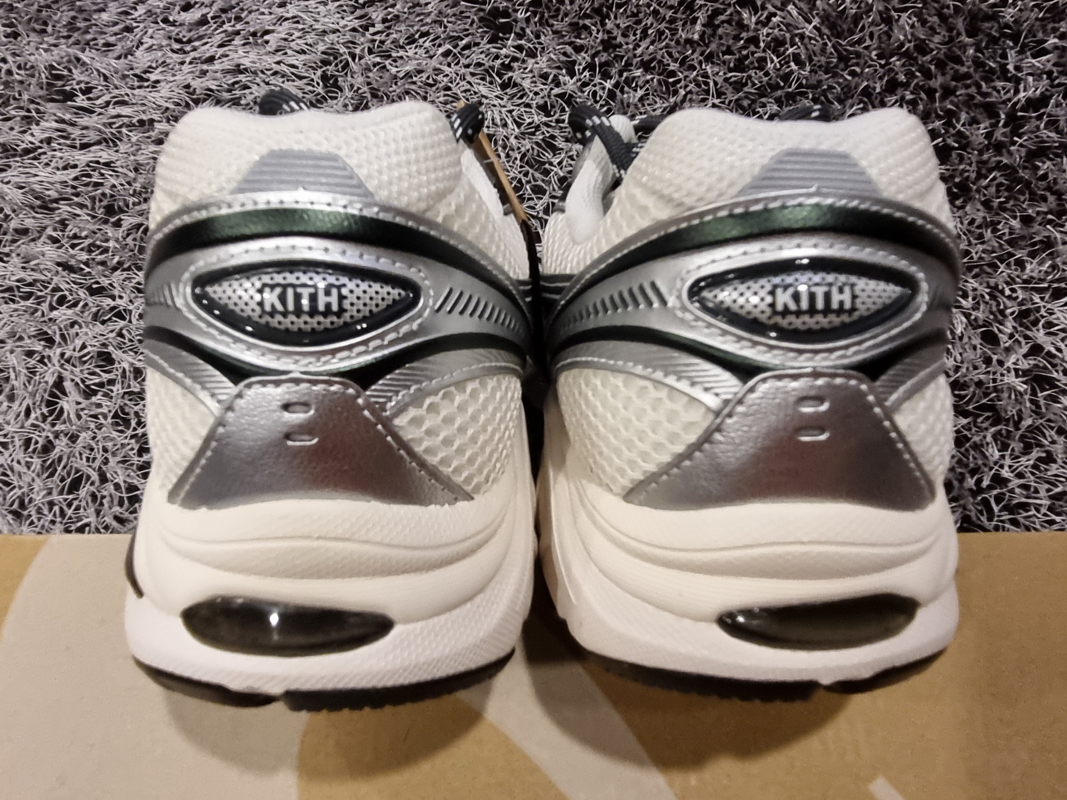Asics x Kith GT-2160 Cream Scarab 착용 스타일 - 5
