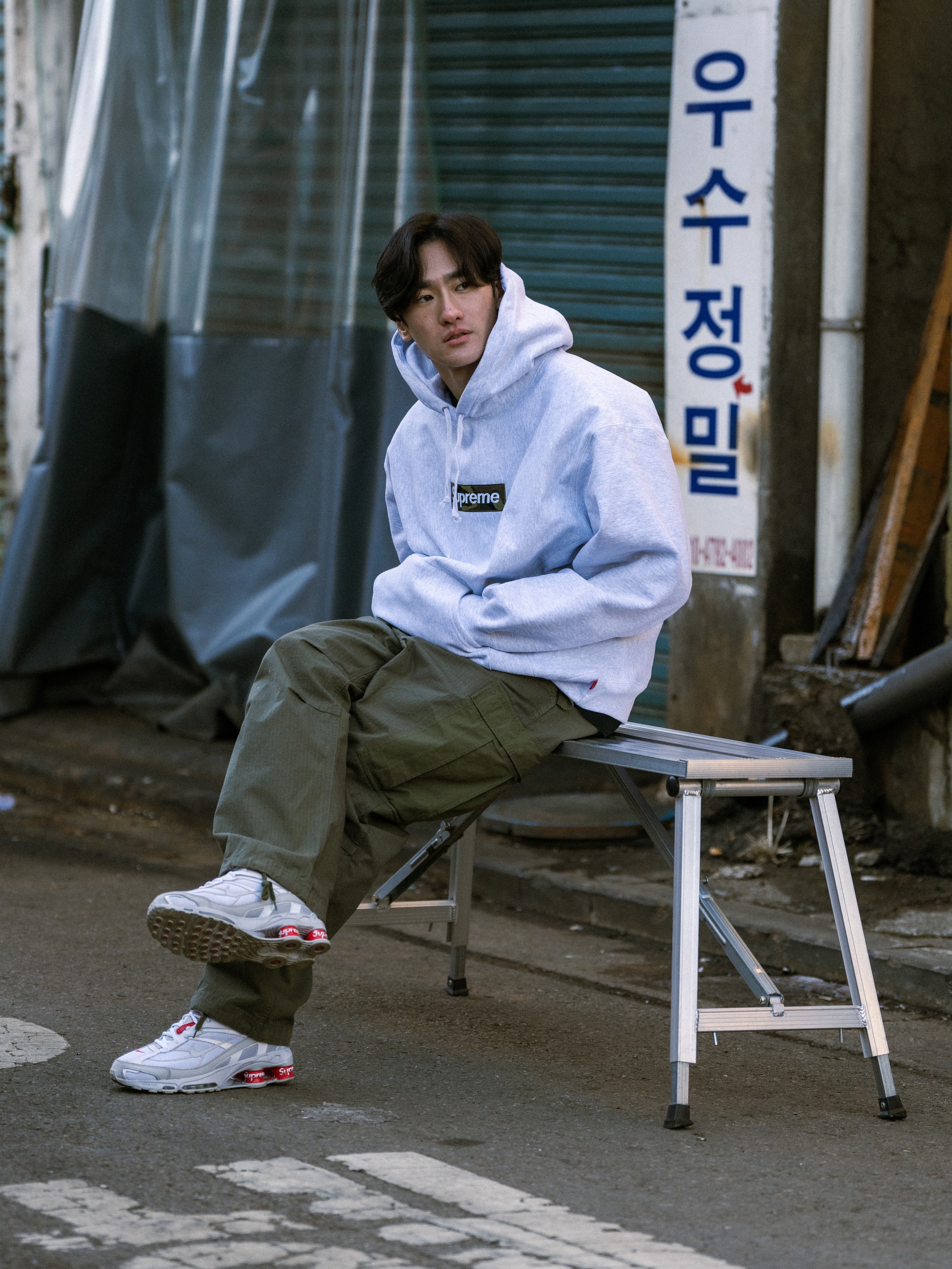Supreme Box Logo Hooded Sweatshirt Ash Grey - 23FW, Nike x Supreme Shox Ride 2 SP White 착용 스타일 - 3