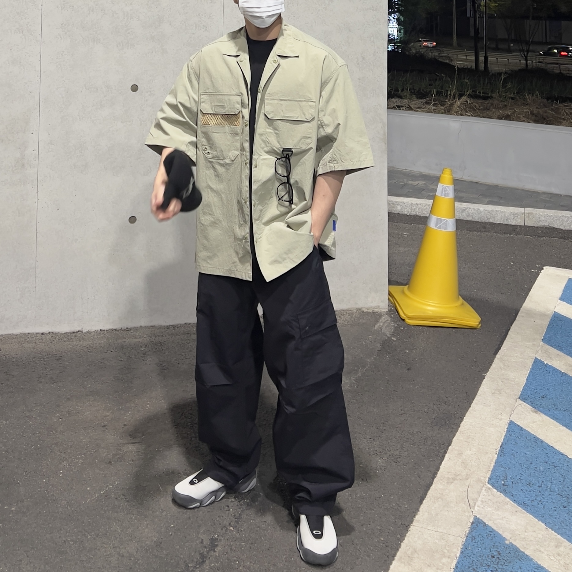 Oakley Factory Team x Brain Dead Flesh White Birch, Oakley Factory Team x Brain Dead Ostrich Flesh Ivory 착용 스타일 - 3
