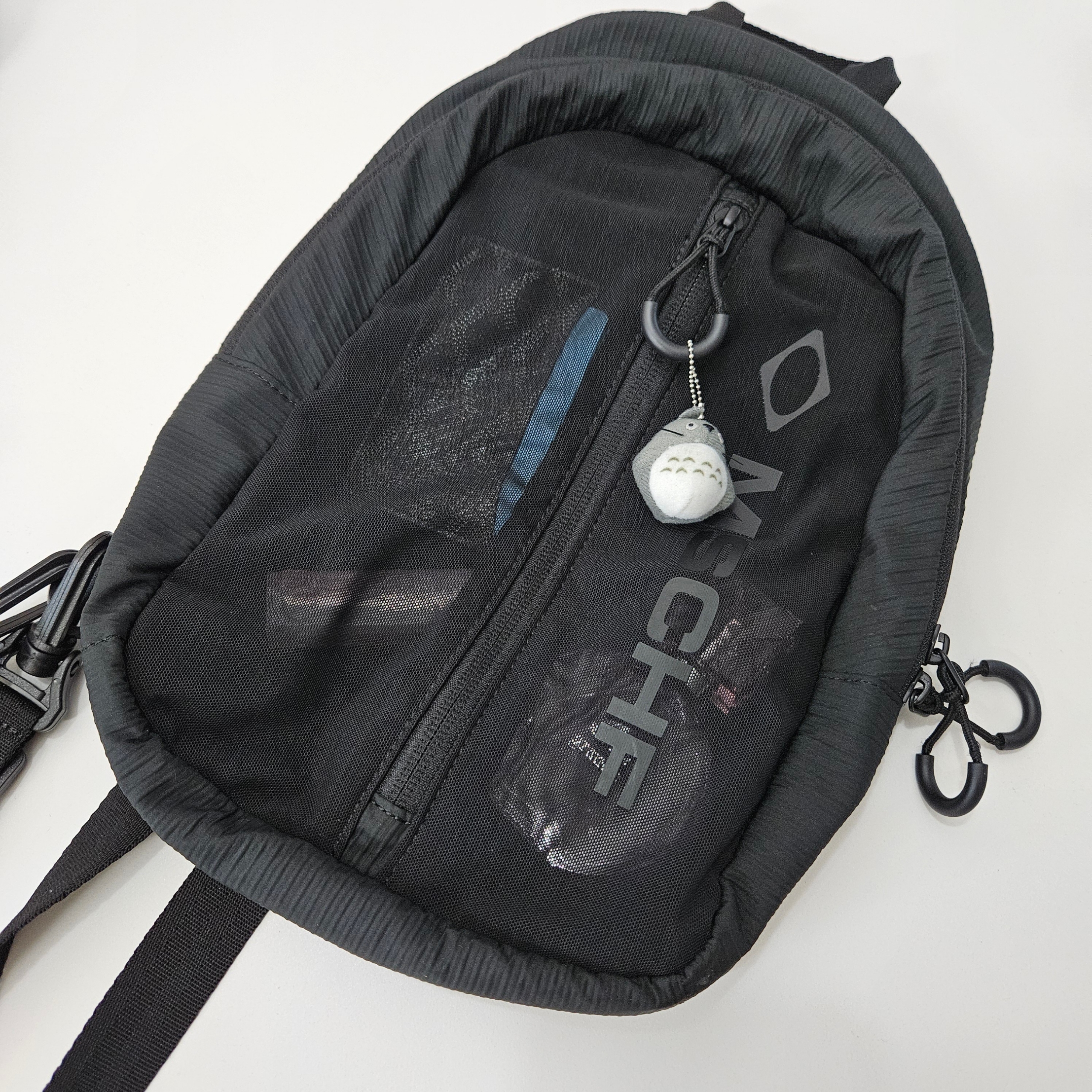 Mischief 2Way Mesh Sling Bag Black, Goyard Saint Sulpice Card Holder Black 착용 스타일 - 1