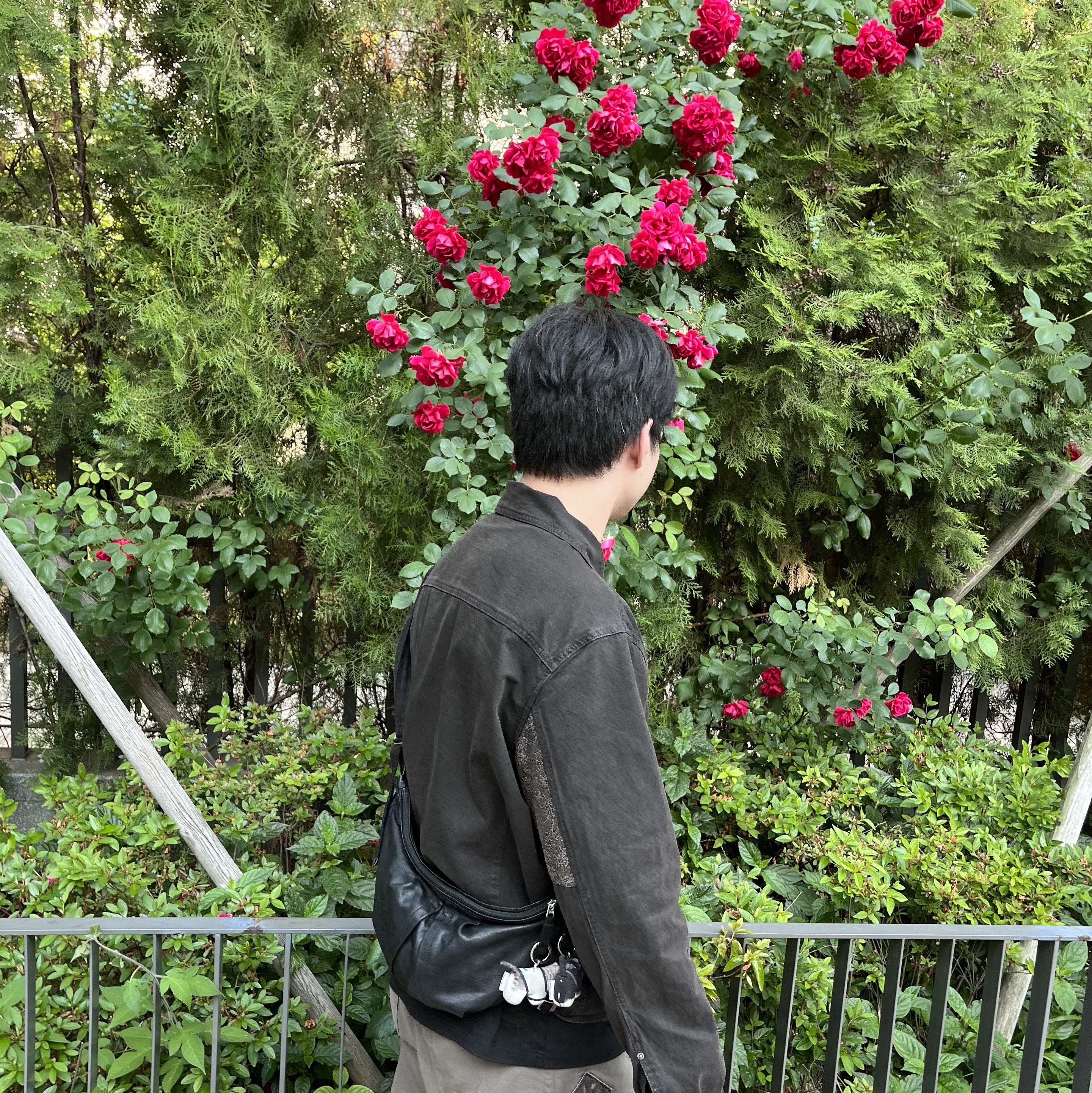Polyteru Calf Bag Black Lambskin, Polyteru x HANK Gosima Pants Khaki Gray - 24SS 착용 스타일 - 1