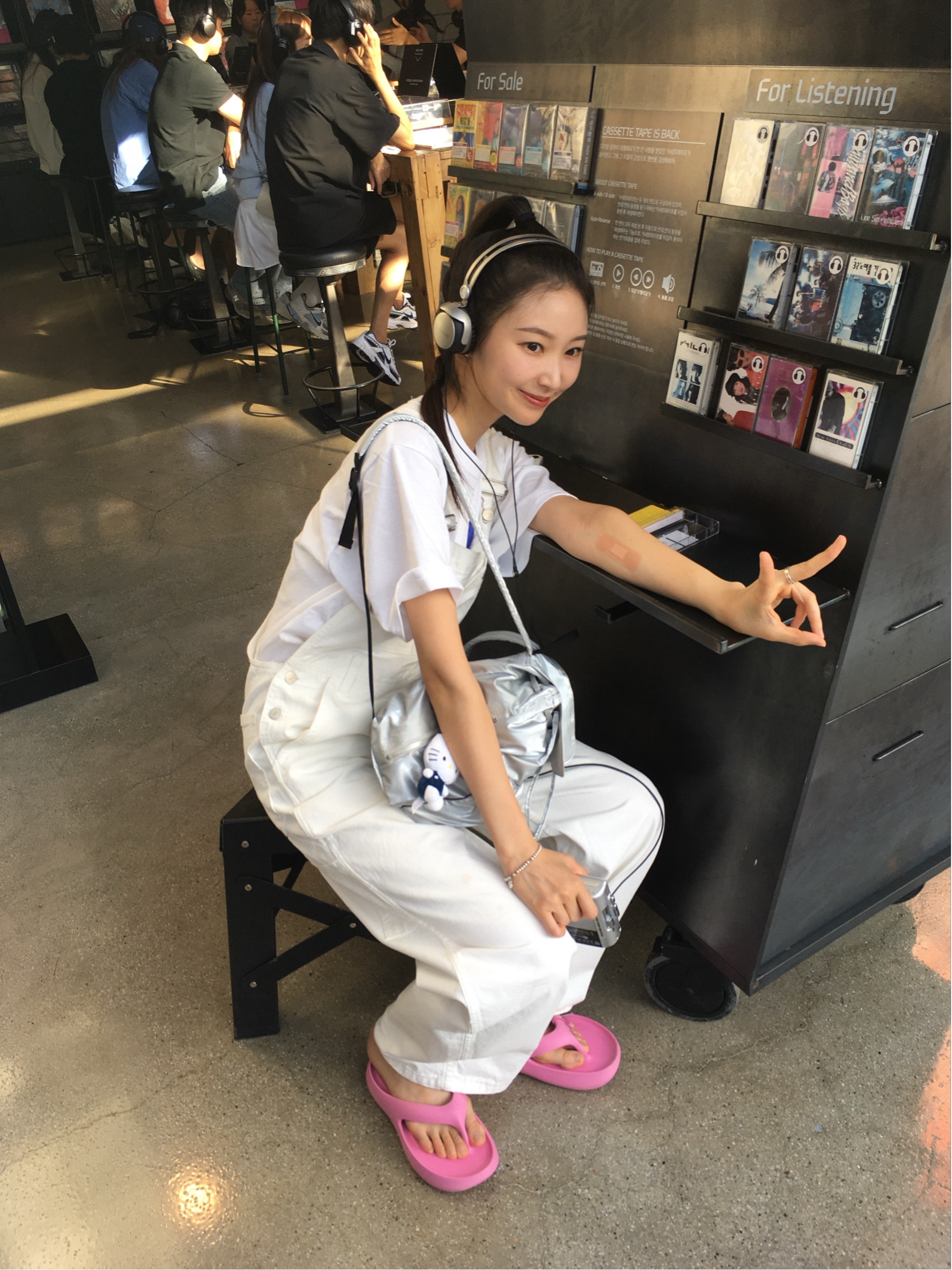 Taw&Toe x Low Classic Platform Flip Flop Pink, Sanrio Hello Kitty Mini Mascot Holder 착용 스타일 - 1