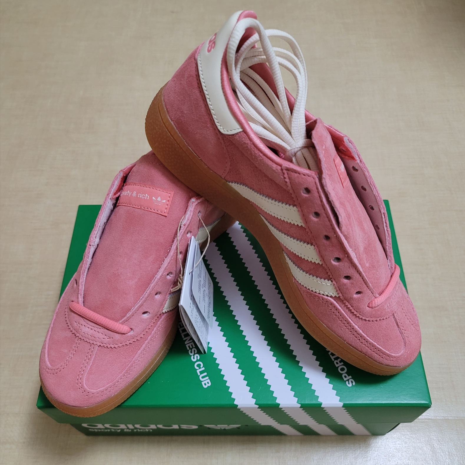 Adidas x Sporty & Rich Spezial Handball Pantone Cream White 착용 스타일