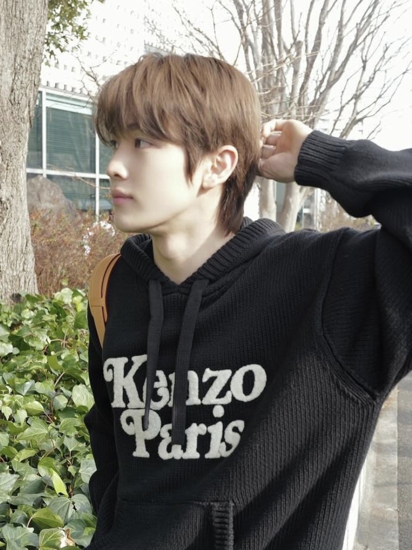 Kenzo x Verdy Knit Hoodie Black 착용 스타일 - 2