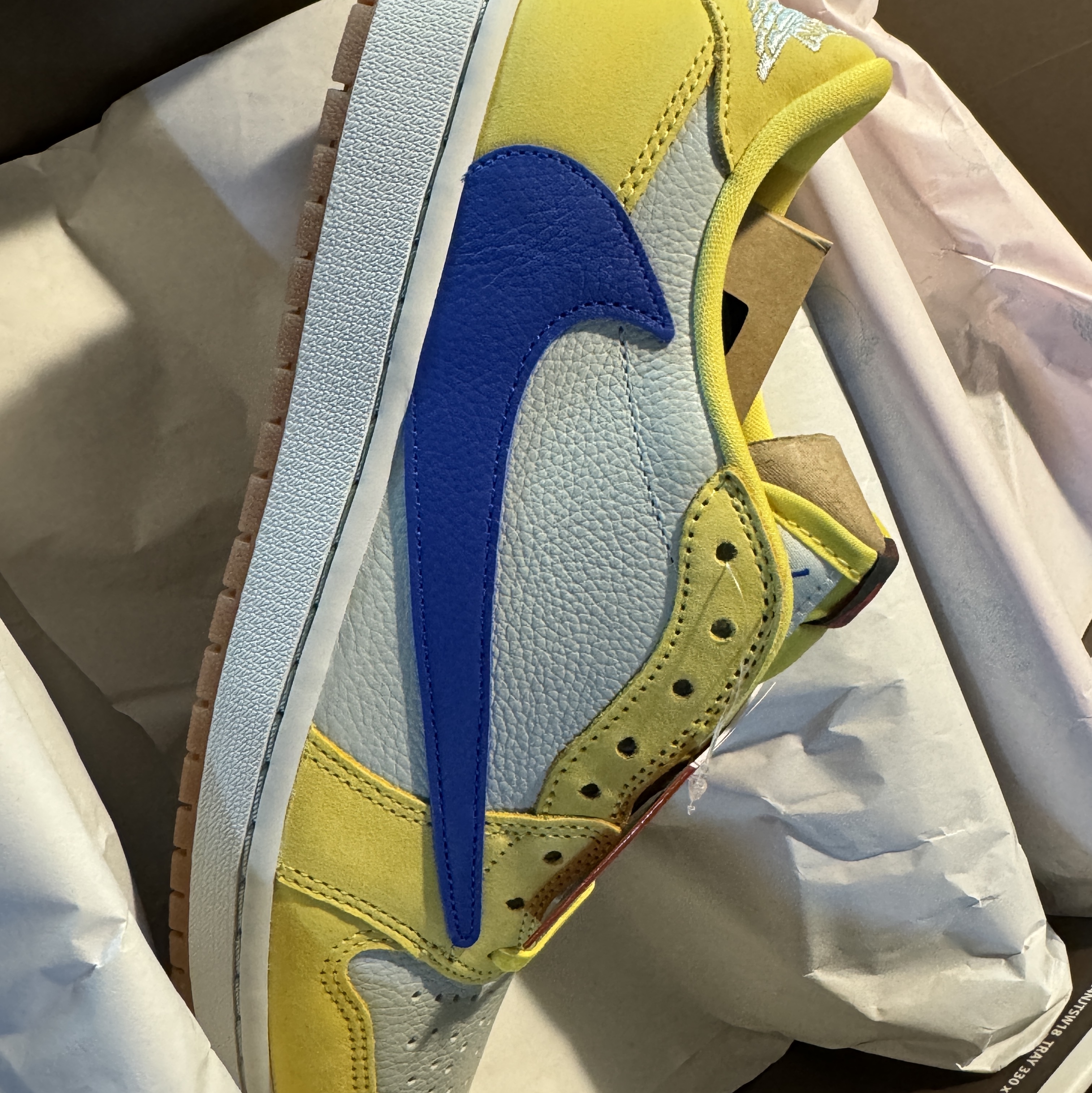 (W) Jordan 1 x Travis Scott Retro Low OG SP Canary 착용 스타일