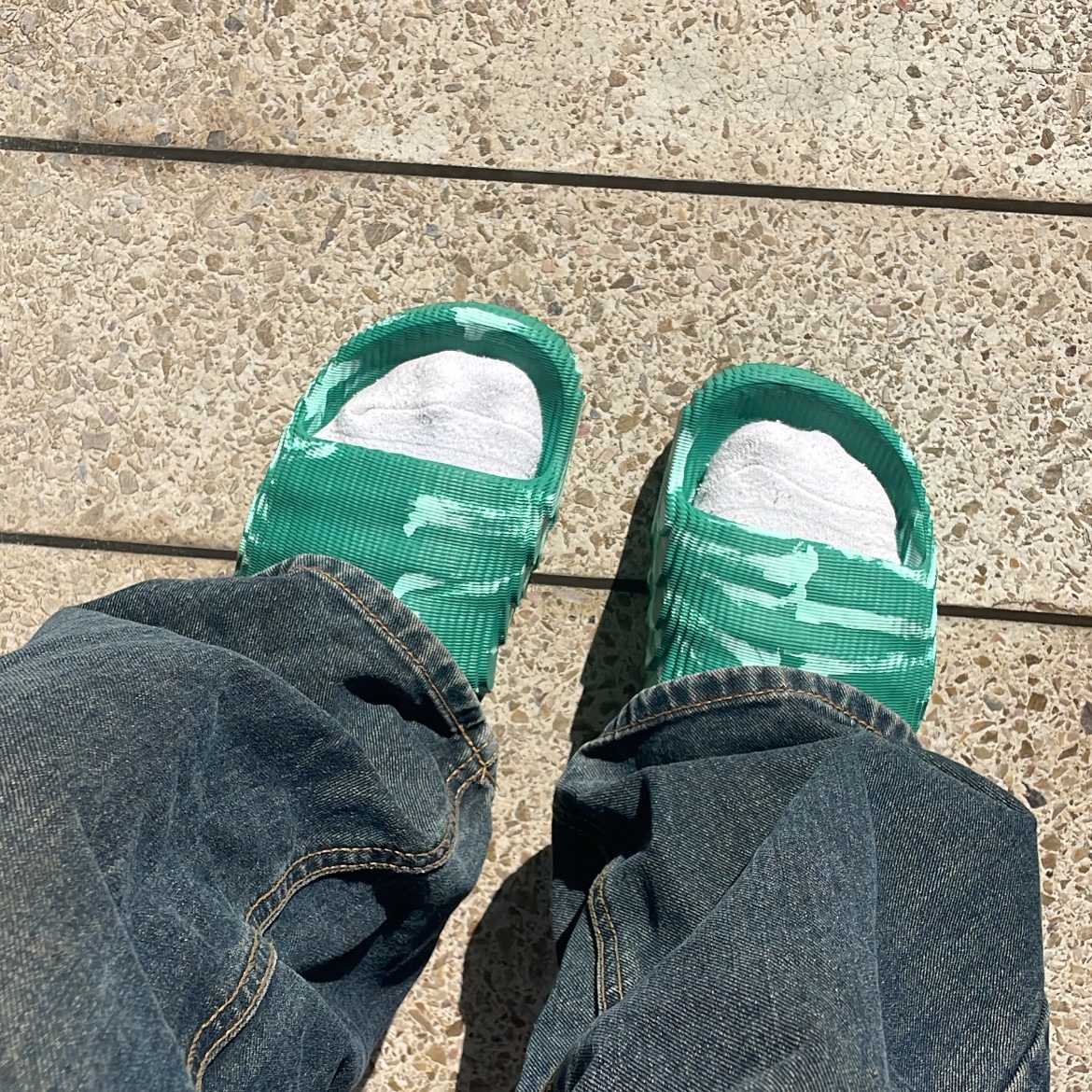 Adidas Adilette 22 Court Green 착용 스타일