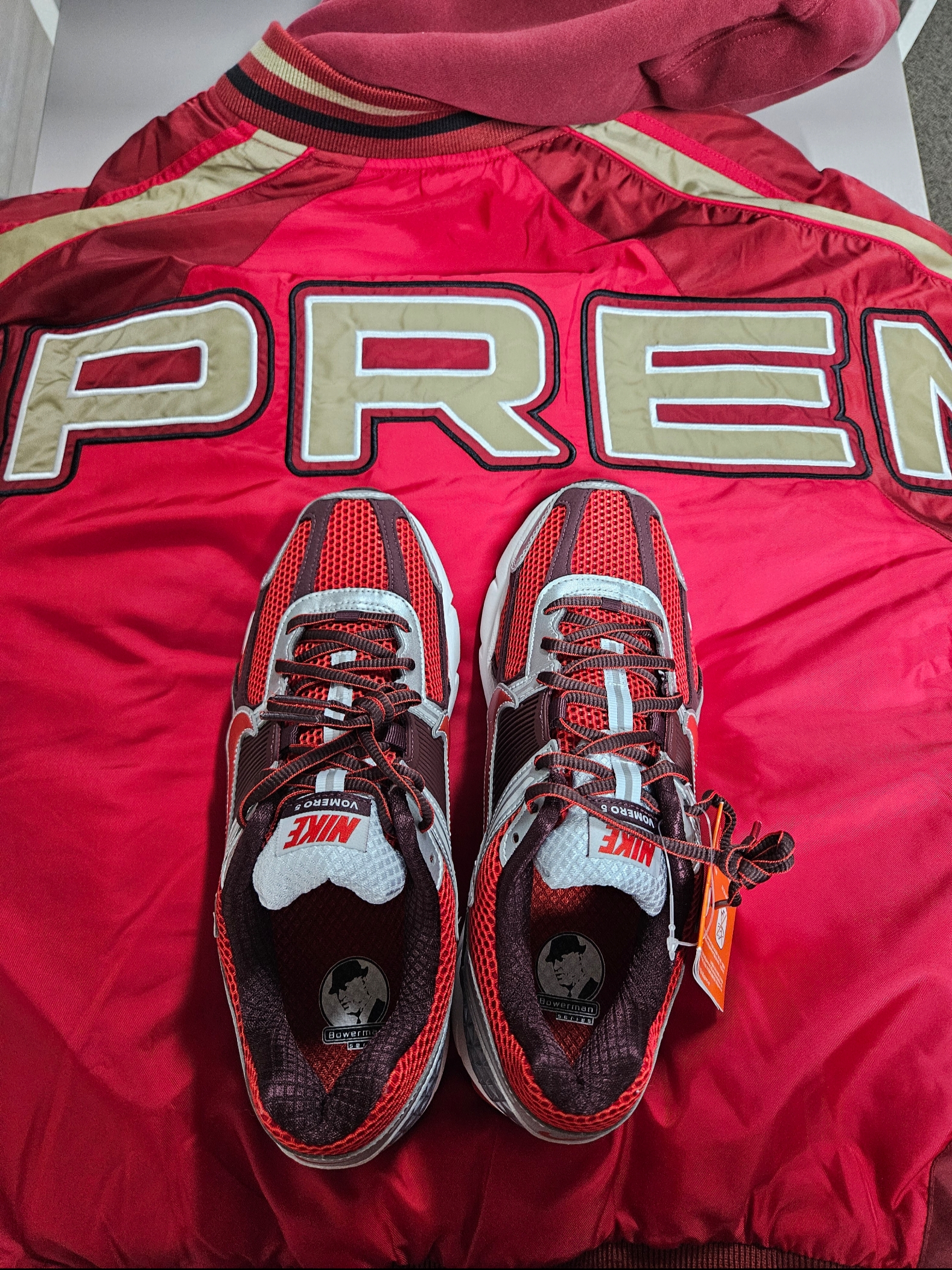 Supreme Hooded Stadium Jacket Red - 24SS, (W) Nike Zoom Vomero 5 Mystic Red and Platinum 착용 스타일 - 1