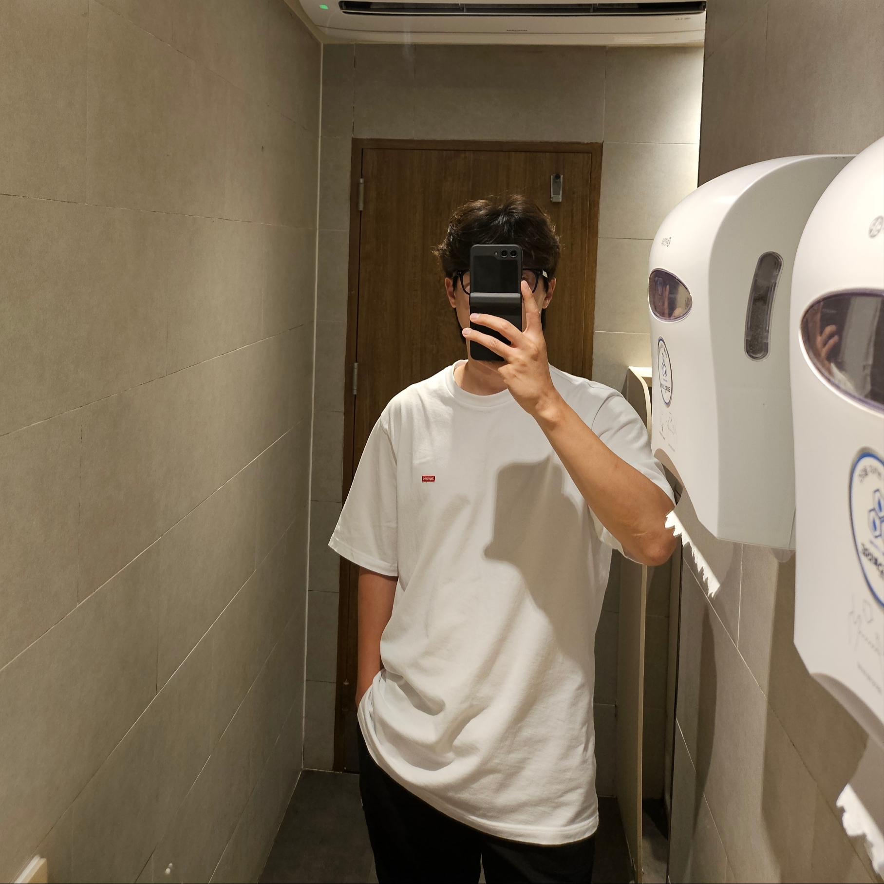 Supreme Small Box T-Shirt White - 24SS 착용 스타일 - 1