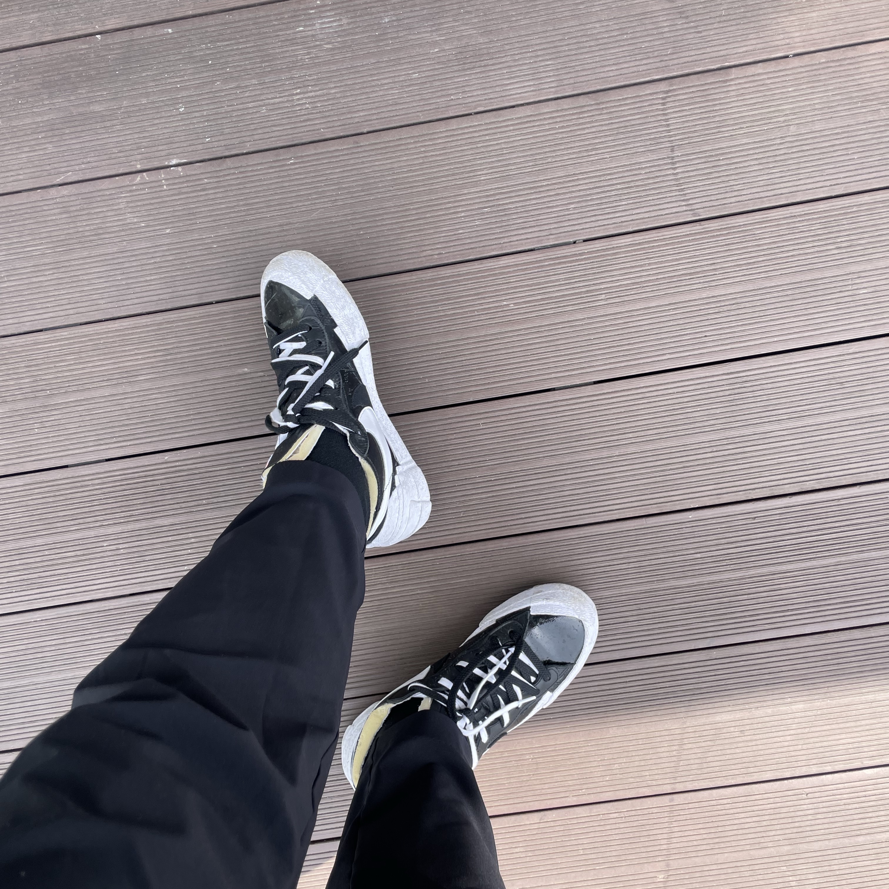 Nike x Sacai Blazer Low Black Patent Leather 착용 스타일 - 4