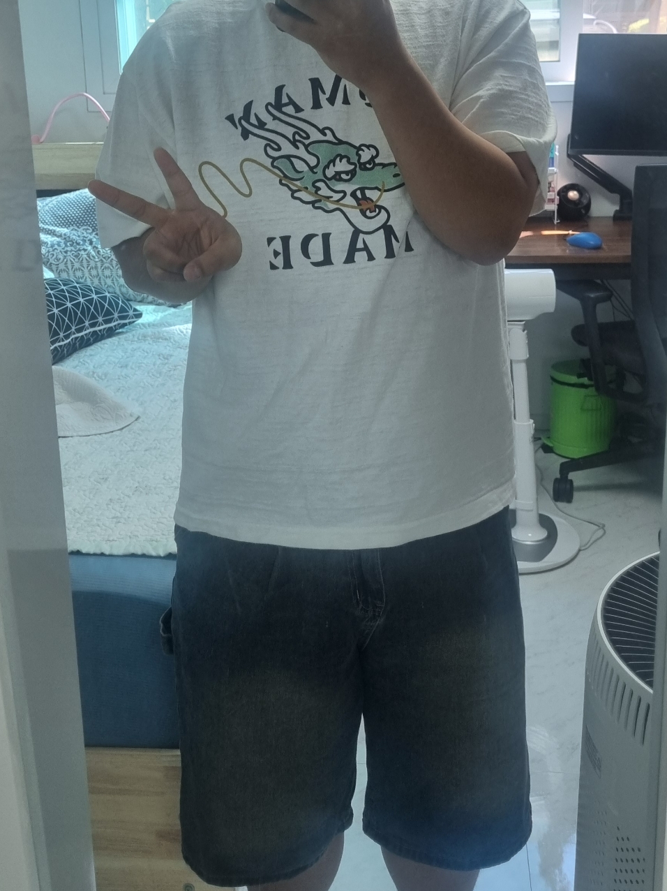 Human Made Graphic T-Shirt #01 White 착용 스타일 - 1