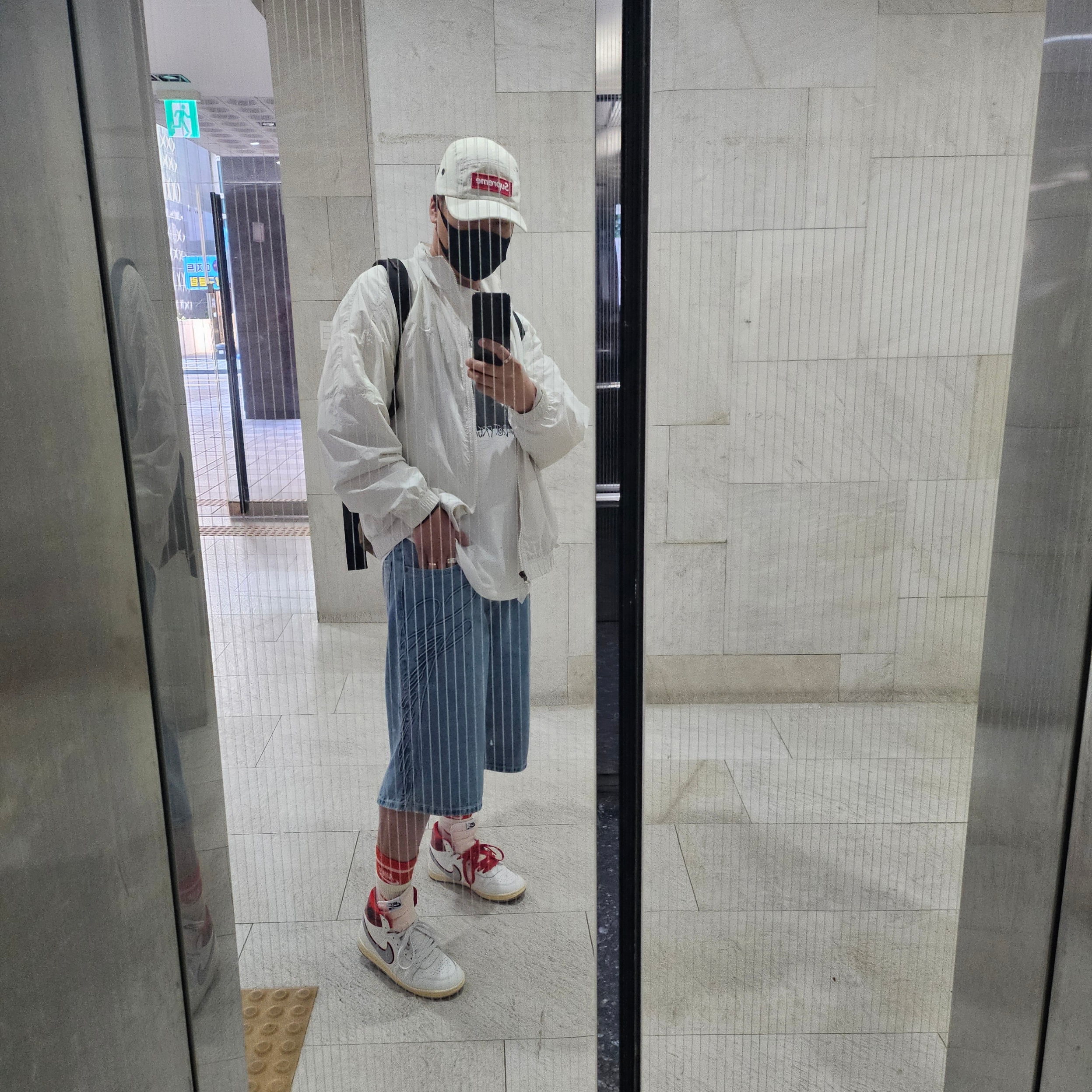 Supreme Script Baggy Denim Short Washed Indigo - 24SS, Supreme Military Camp Cap Stone - 22SS 착용 스타일