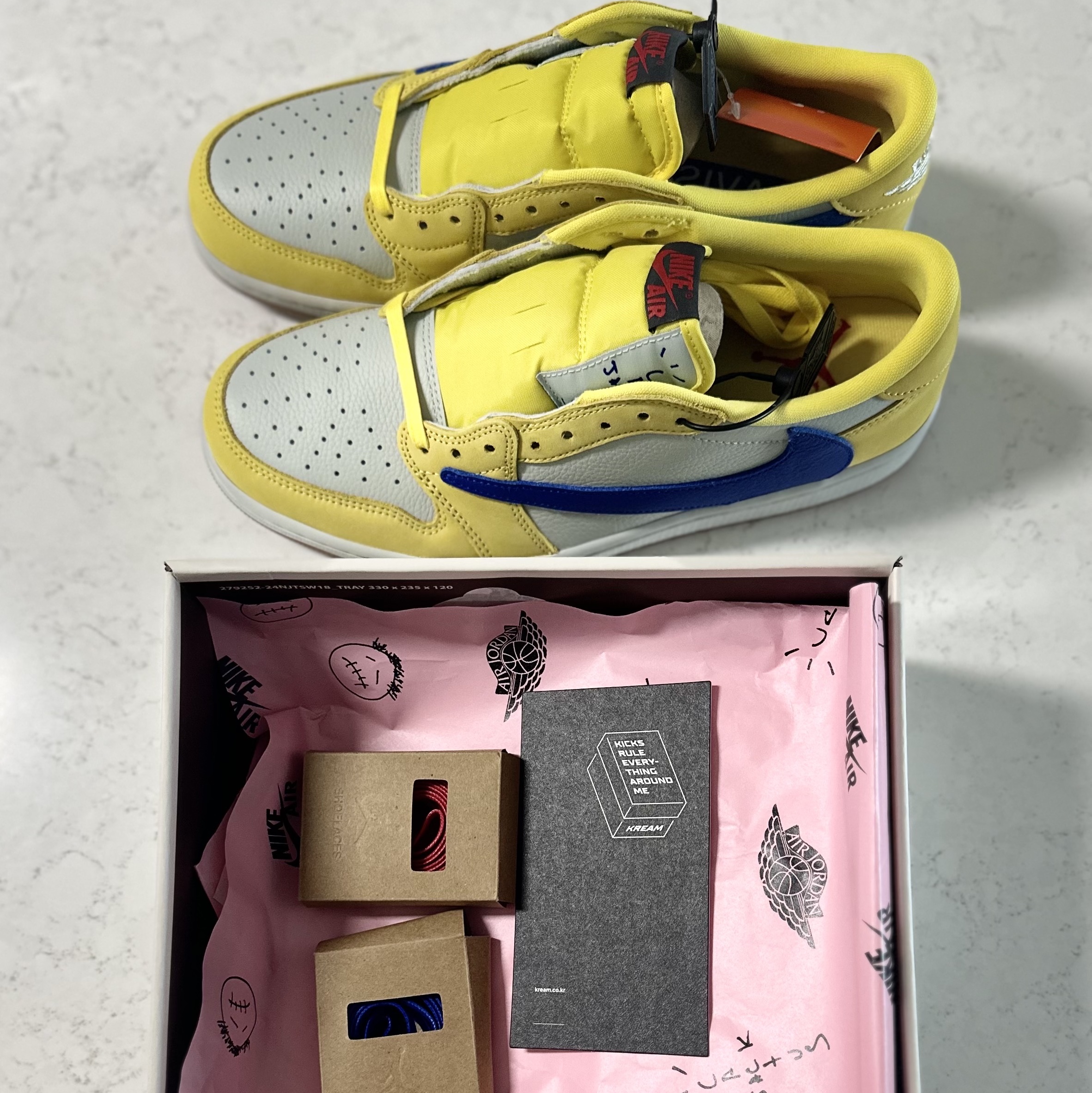 (W) Jordan 1 x Travis Scott Retro Low OG SP Canary 착용 스타일 - 5