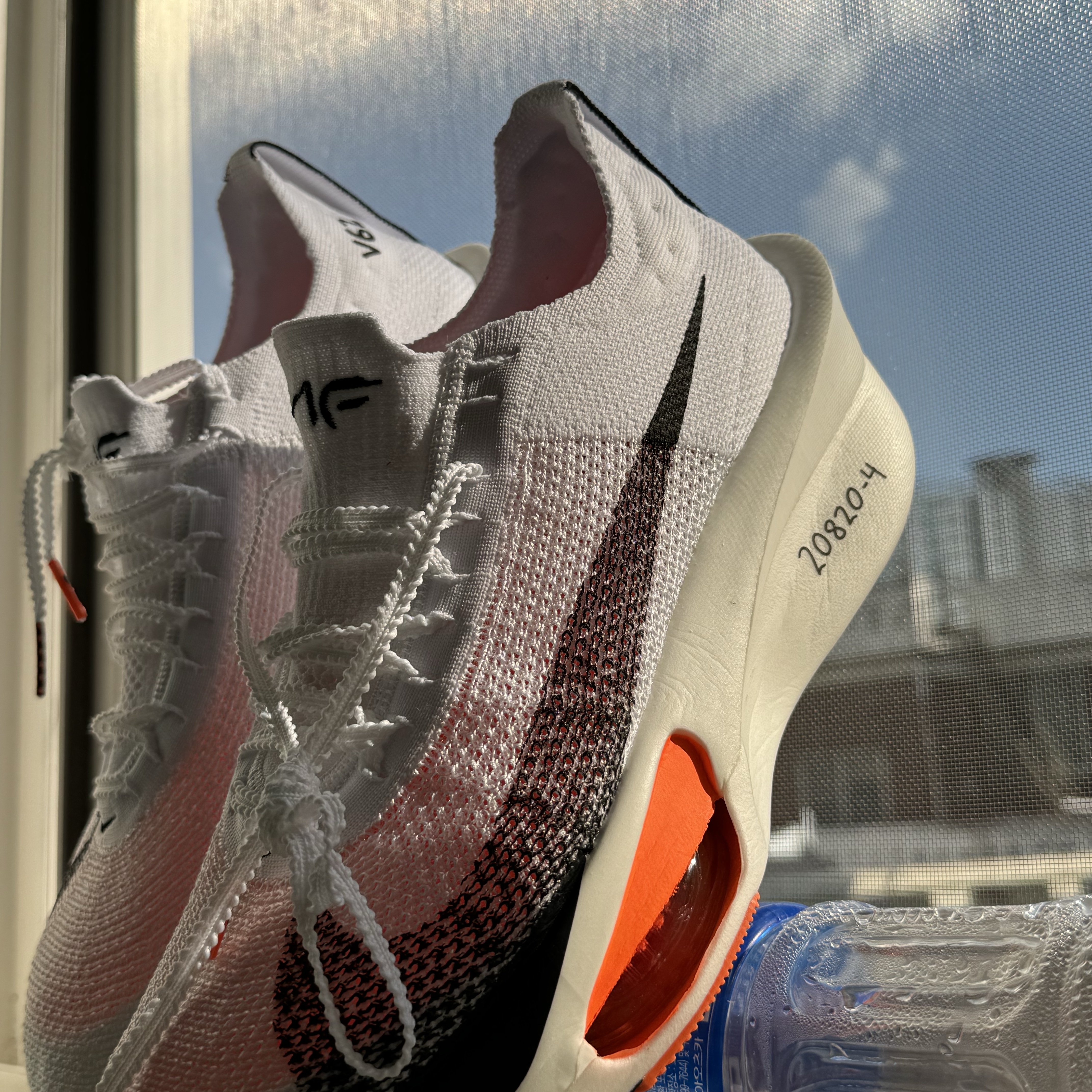 Nike Air Zoom Alphafly Next% 3 Proto White Total Orange 착용 스타일 - 2